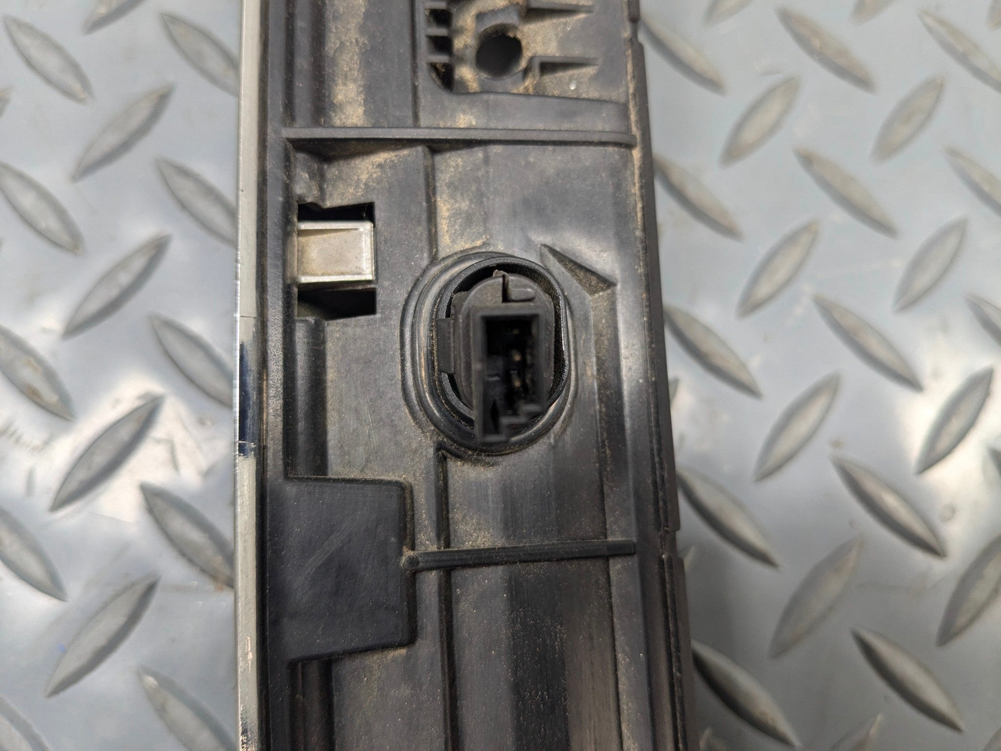 2006 - 2013 OEM MINI COOPER REAR TRUNK LID LICENSE PLATE LIGHT BODY MOLDING TRIM