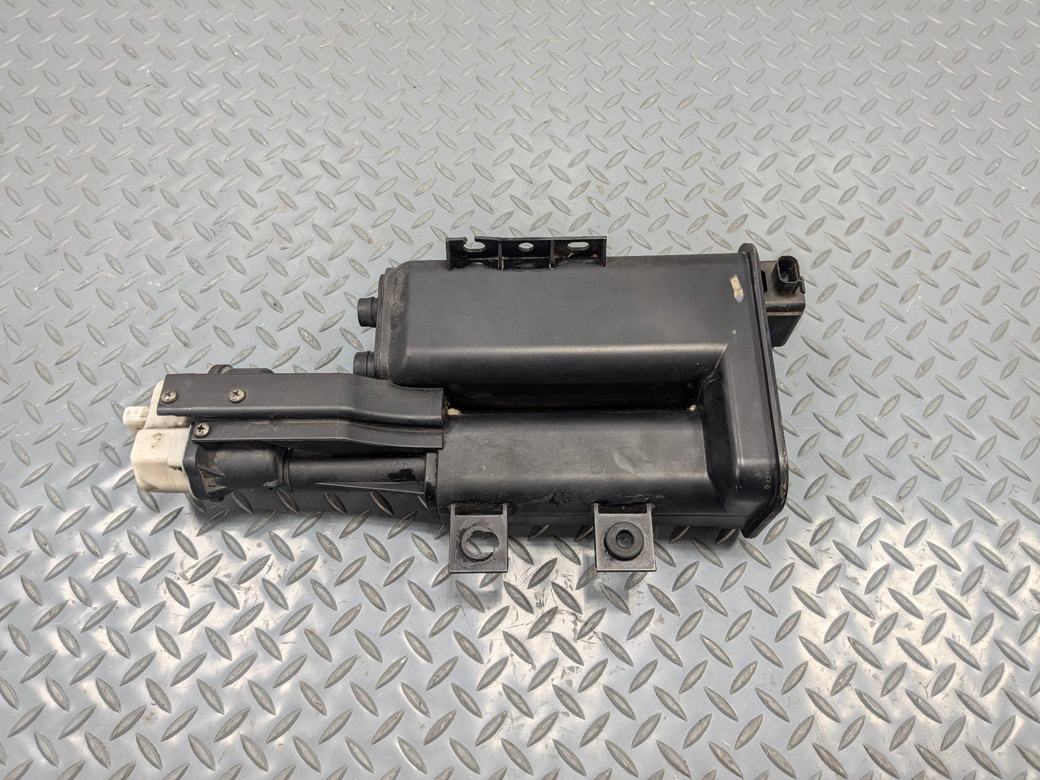 06 - 13 OEM MINI COOPER FUEL GAS CHARCOAL VAPOR EVAPORATOR EVAP CANISTER SYSTEM