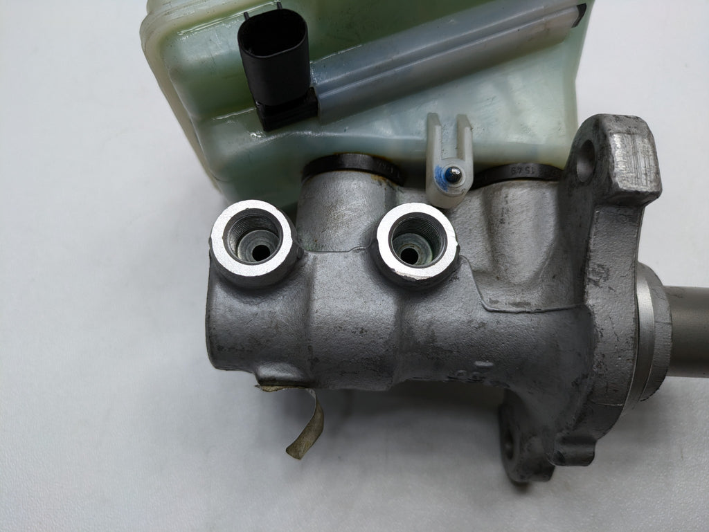 2006 - 2013 OEM MINI COOPER BRAKE MASTER CYLINDER WITH RESERVOIR ASSEMBLY