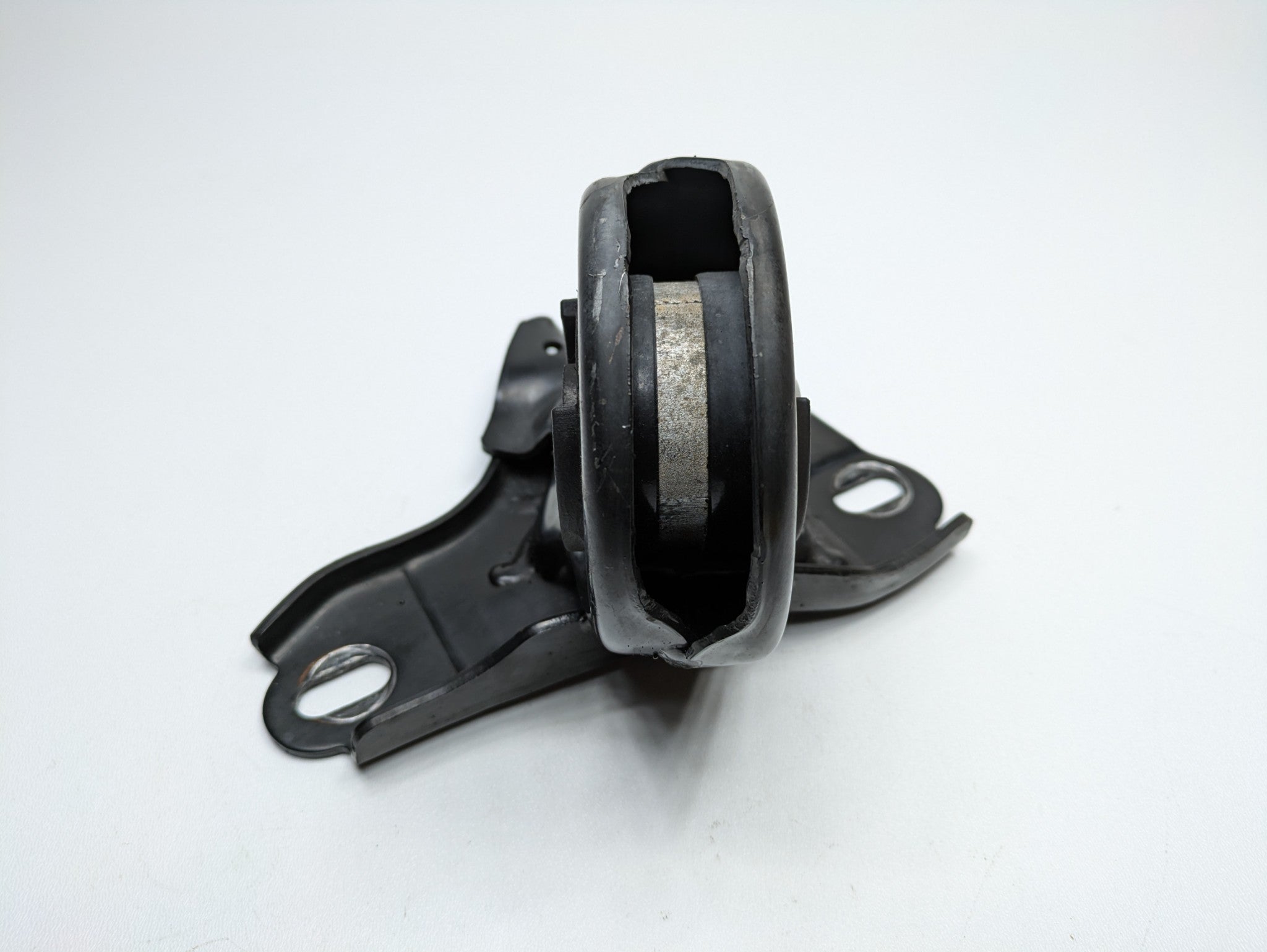 2006 - 2013 OEM MINI COOPER REAR RIGHT PASSENGER SIDE TRAILING ARM BRACKET