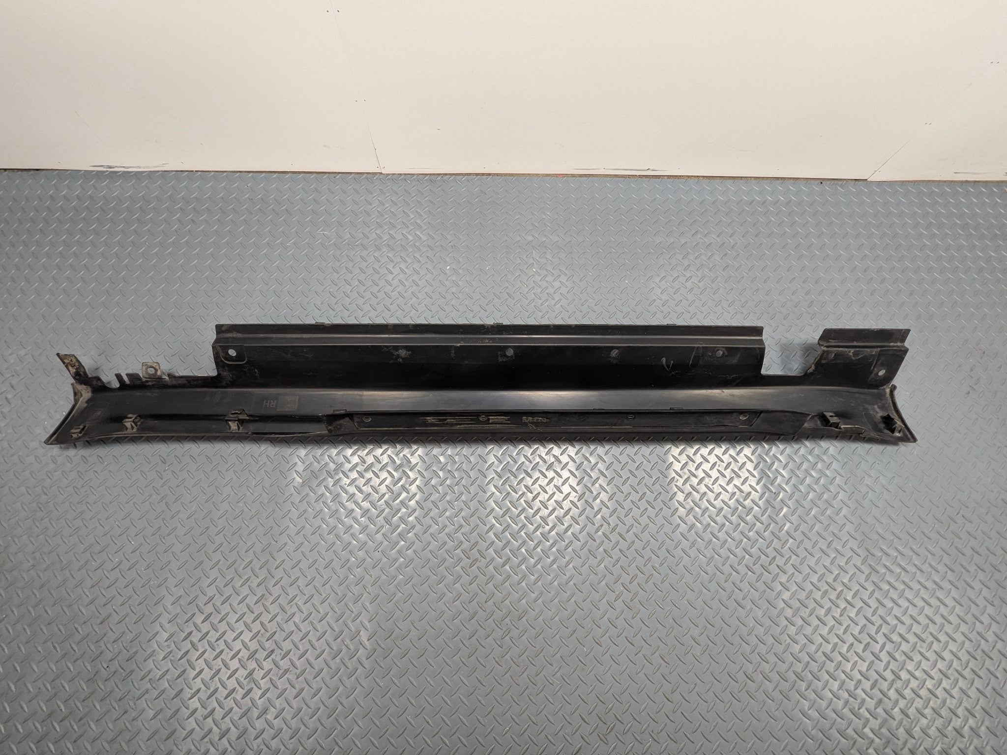 2006 - 2013 OEM MINI COOPER RIGHT PASSENGER SIDE ROCKER PANEL MOLDING