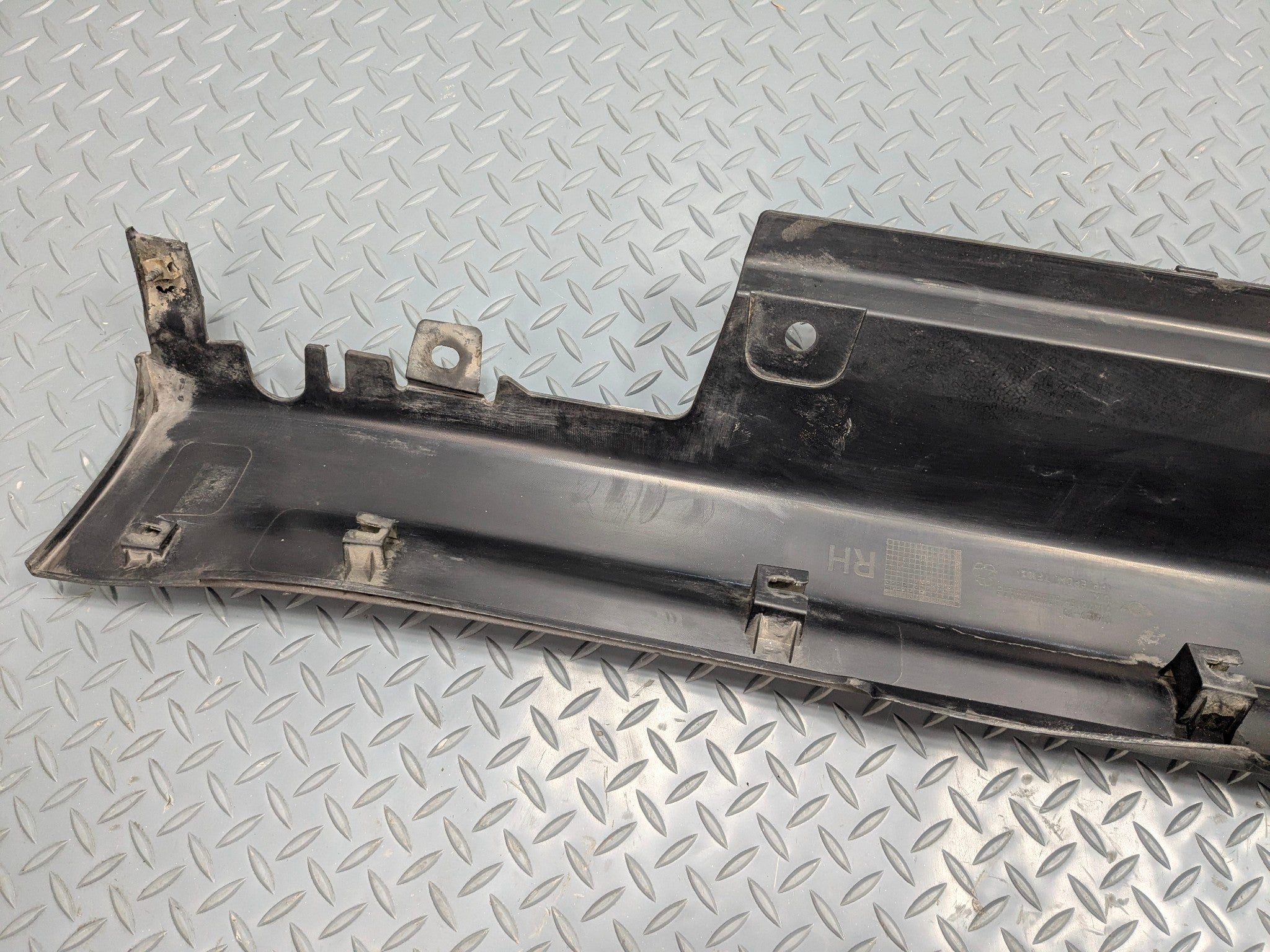 2006 - 2013 OEM MINI COOPER RIGHT PASSENGER SIDE ROCKER PANEL MOLDING