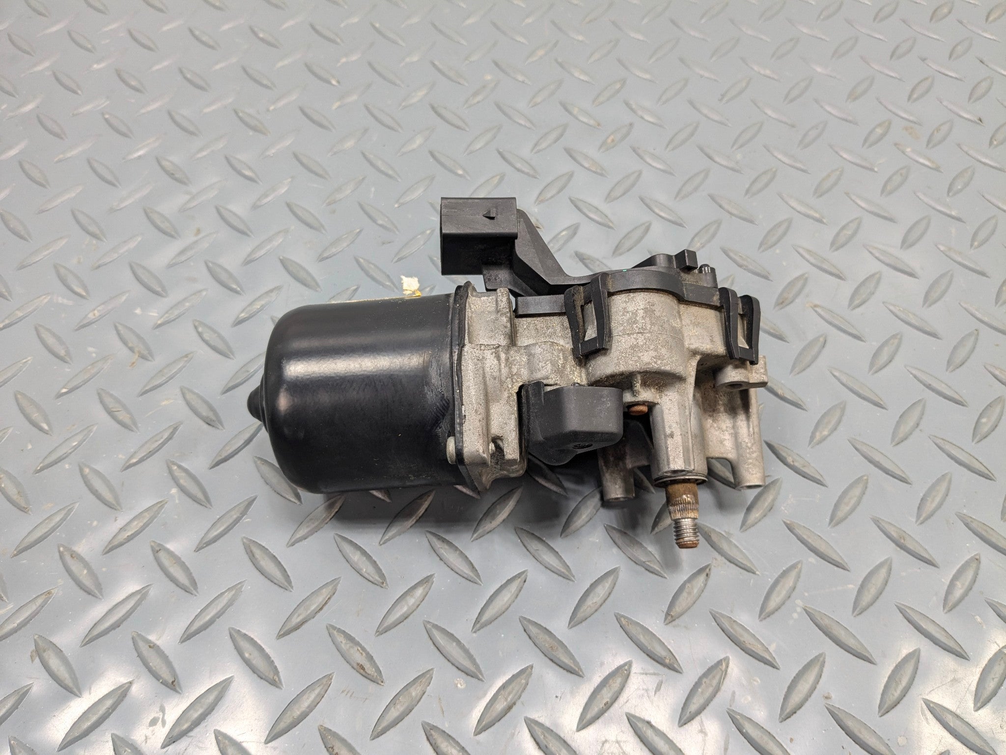 2006 - 2013 OEM MINI COOPER FRONT WINDSHIELD WASHER WIPER MOTOR