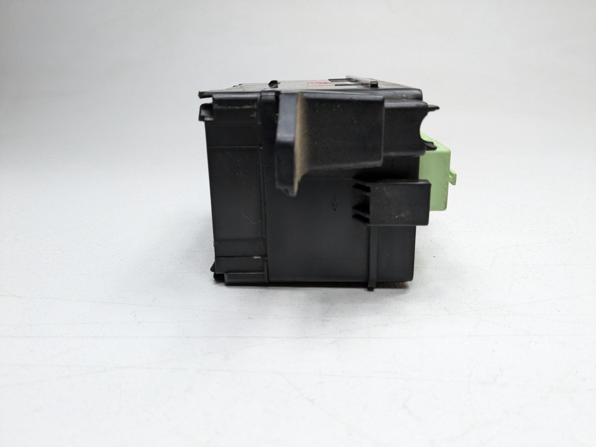 2006 - 2013 OEM MINI COOPER ENGINE RELAY JUNCTION BLOCK FUSE BOX