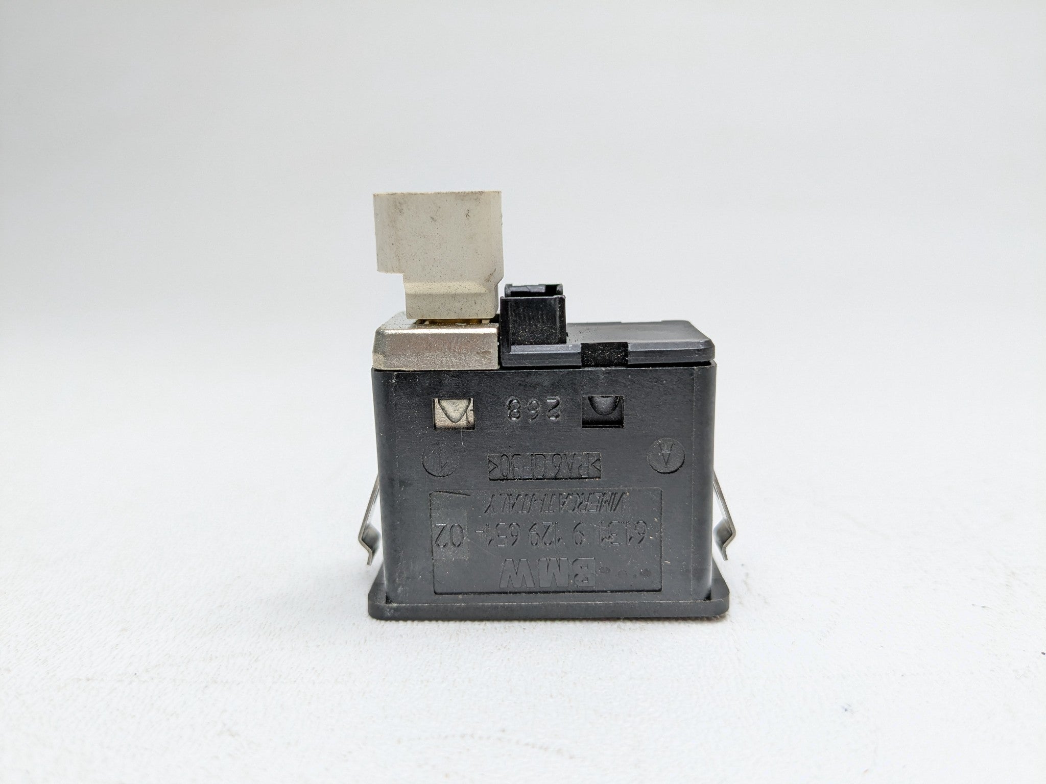 2006 - 2013 OEM MINI COOPER DASH LOWER AUX PORT USB PLUG INPUT JACK CONNECTOR