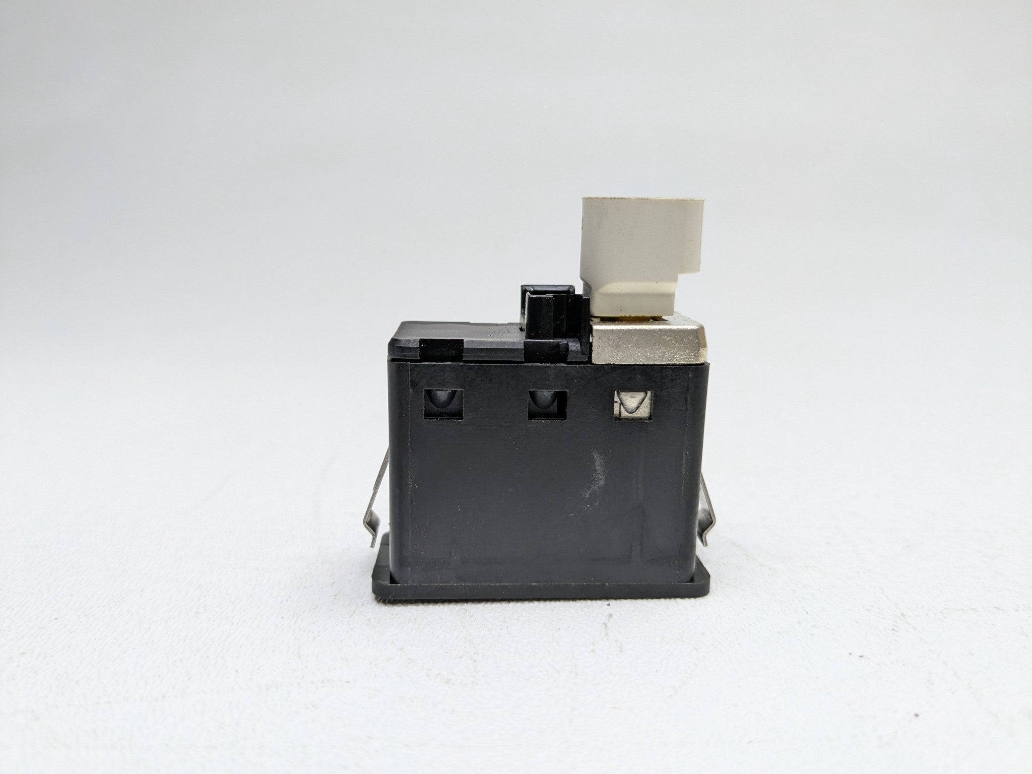 2006 - 2013 OEM MINI COOPER DASH LOWER AUX PORT USB PLUG INPUT JACK CONNECTOR