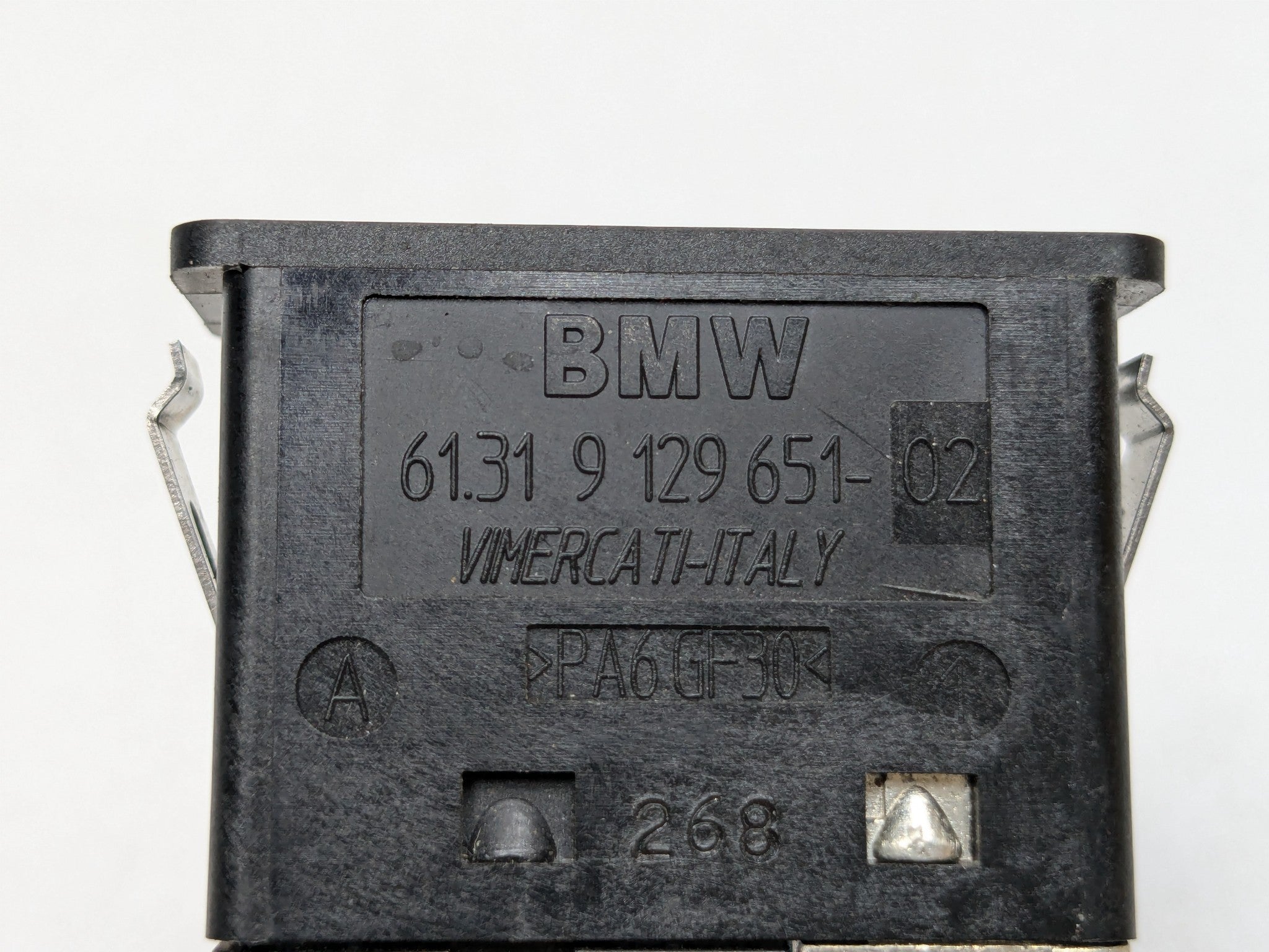 2006 - 2013 OEM MINI COOPER DASH LOWER AUX PORT USB PLUG INPUT JACK CONNECTOR