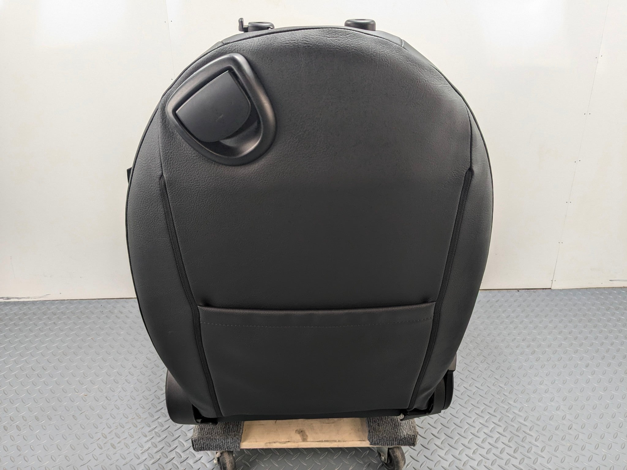 2006 - 2013 OEM MINI COOPER FRONT LEFT DRIVER SIDE SEAT WITH SEATBELT BUCKLE