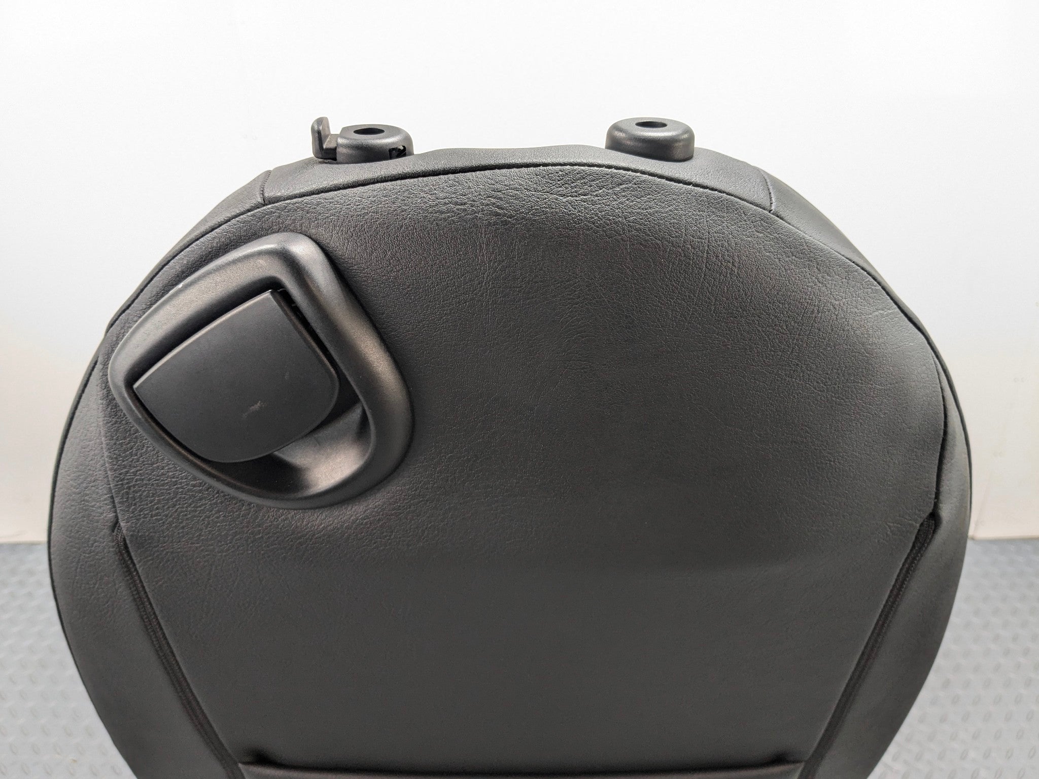 2006 - 2013 OEM MINI COOPER FRONT LEFT DRIVER SIDE SEAT WITH SEATBELT BUCKLE