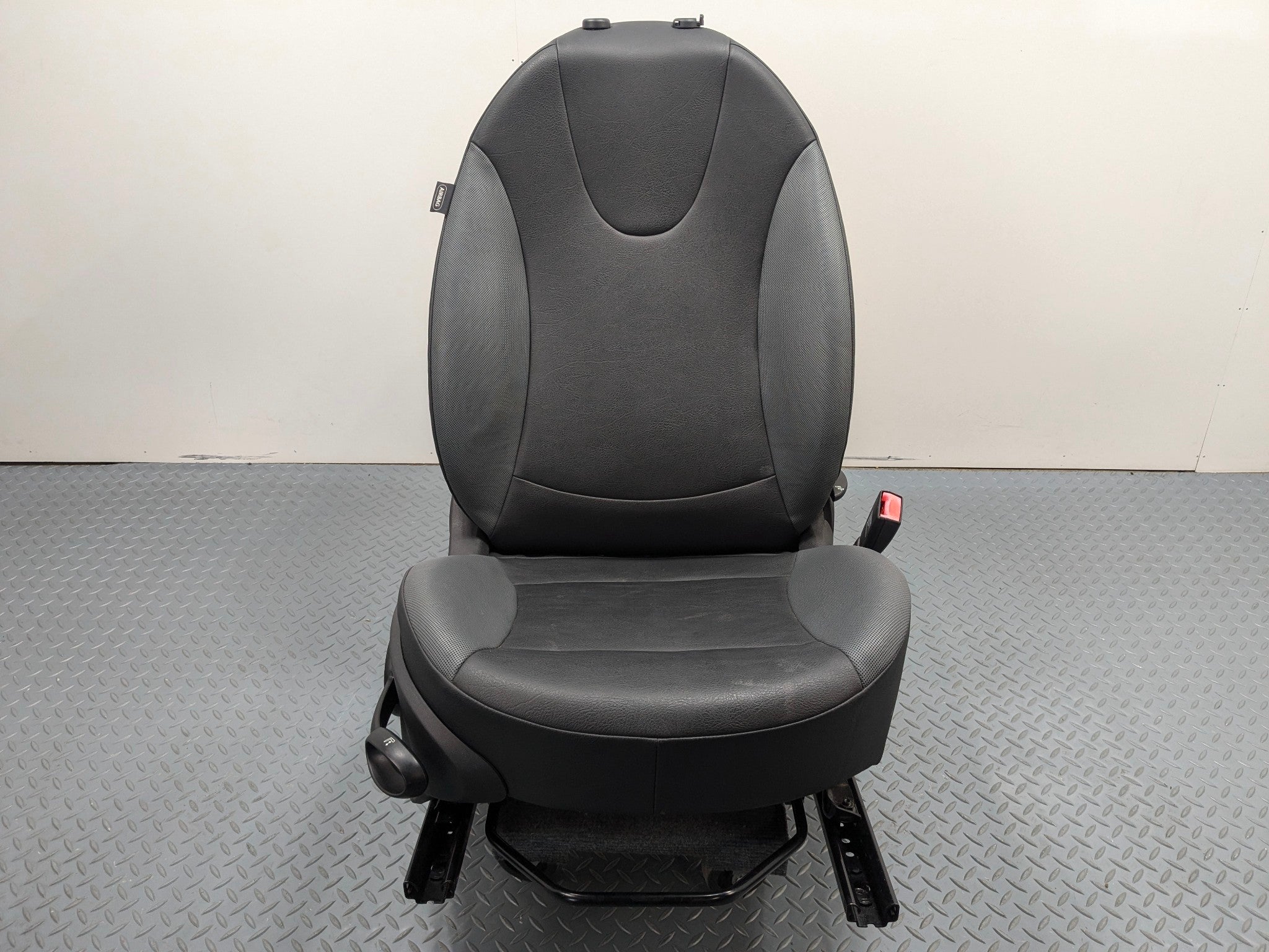 2006 - 2013 OEM MINI COOPER FRONT RIGHT PASSENGER SIDE SEAT WITH SEATBELT BUCKLE