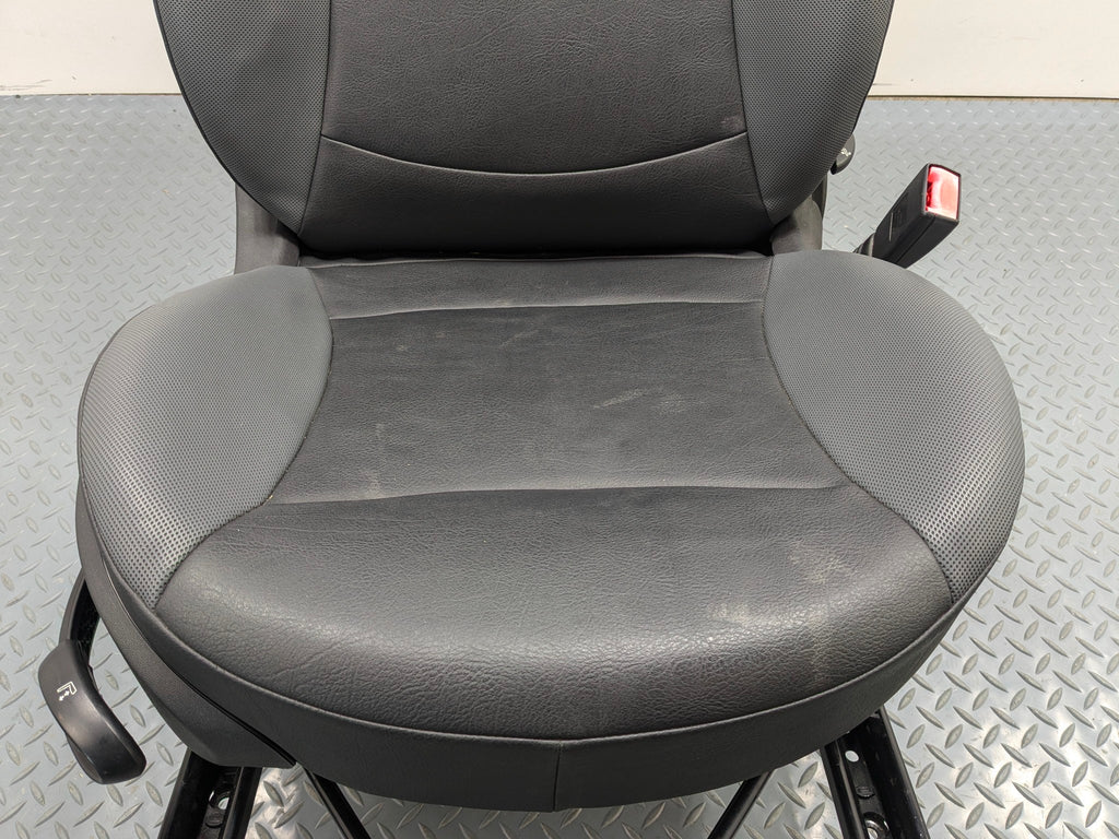 2006 - 2013 OEM MINI COOPER FRONT RIGHT PASSENGER SIDE SEAT WITH SEATBELT BUCKLE