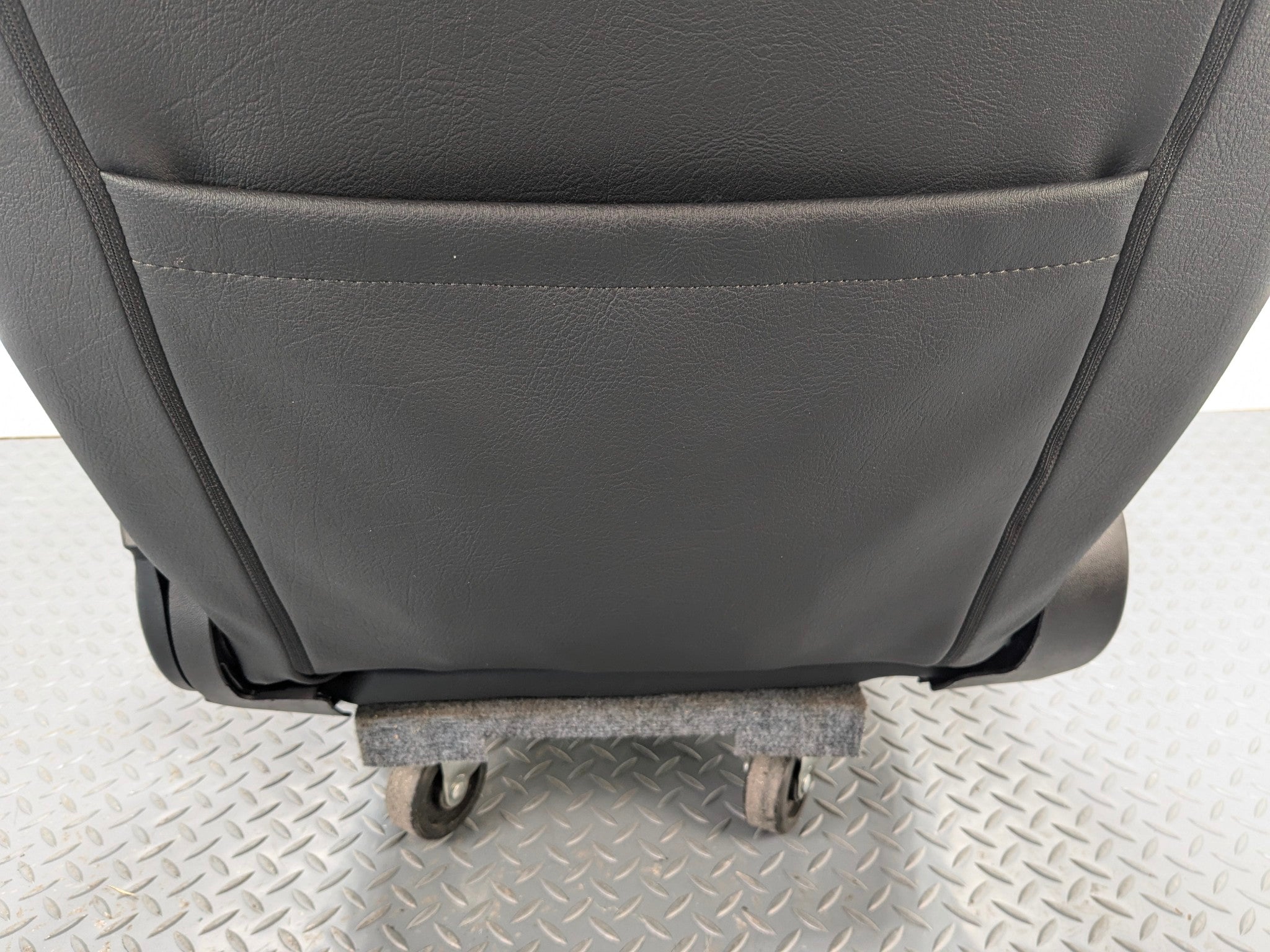 2006 - 2013 OEM MINI COOPER FRONT RIGHT PASSENGER SIDE SEAT WITH SEATBELT BUCKLE