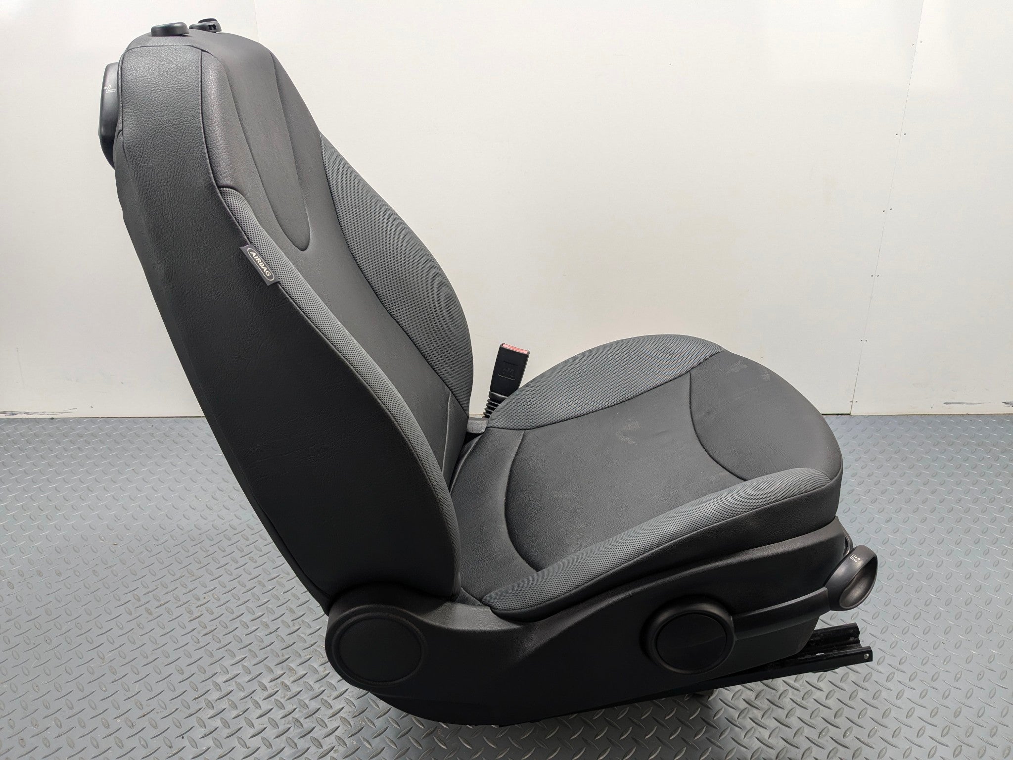 2006 - 2013 OEM MINI COOPER FRONT RIGHT PASSENGER SIDE SEAT WITH SEATBELT BUCKLE