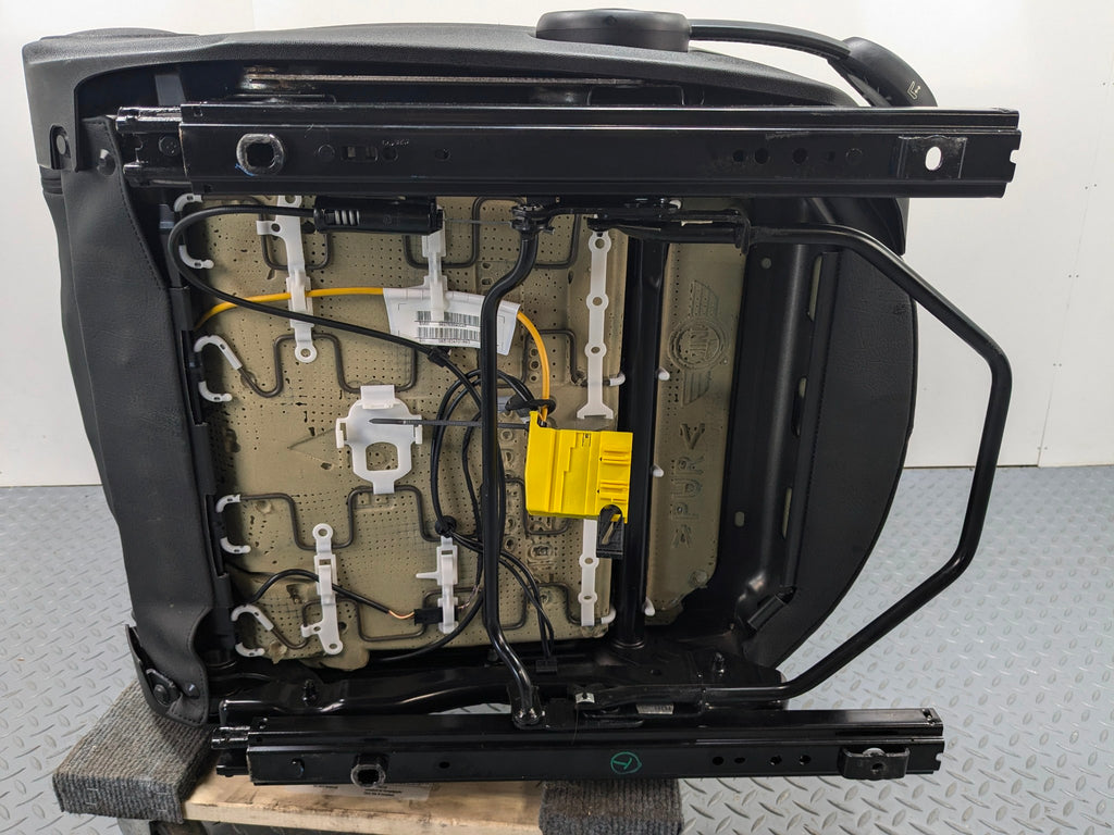 2006 - 2013 OEM MINI COOPER FRONT RIGHT PASSENGER SIDE SEAT WITH SEATBELT BUCKLE