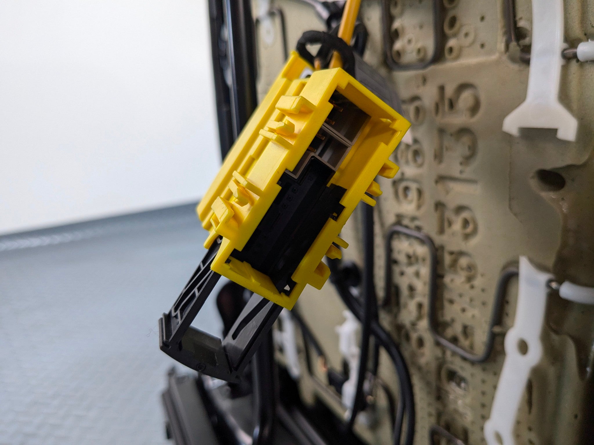 2006 - 2013 OEM MINI COOPER FRONT RIGHT PASSENGER SIDE SEAT WITH SEATBELT BUCKLE