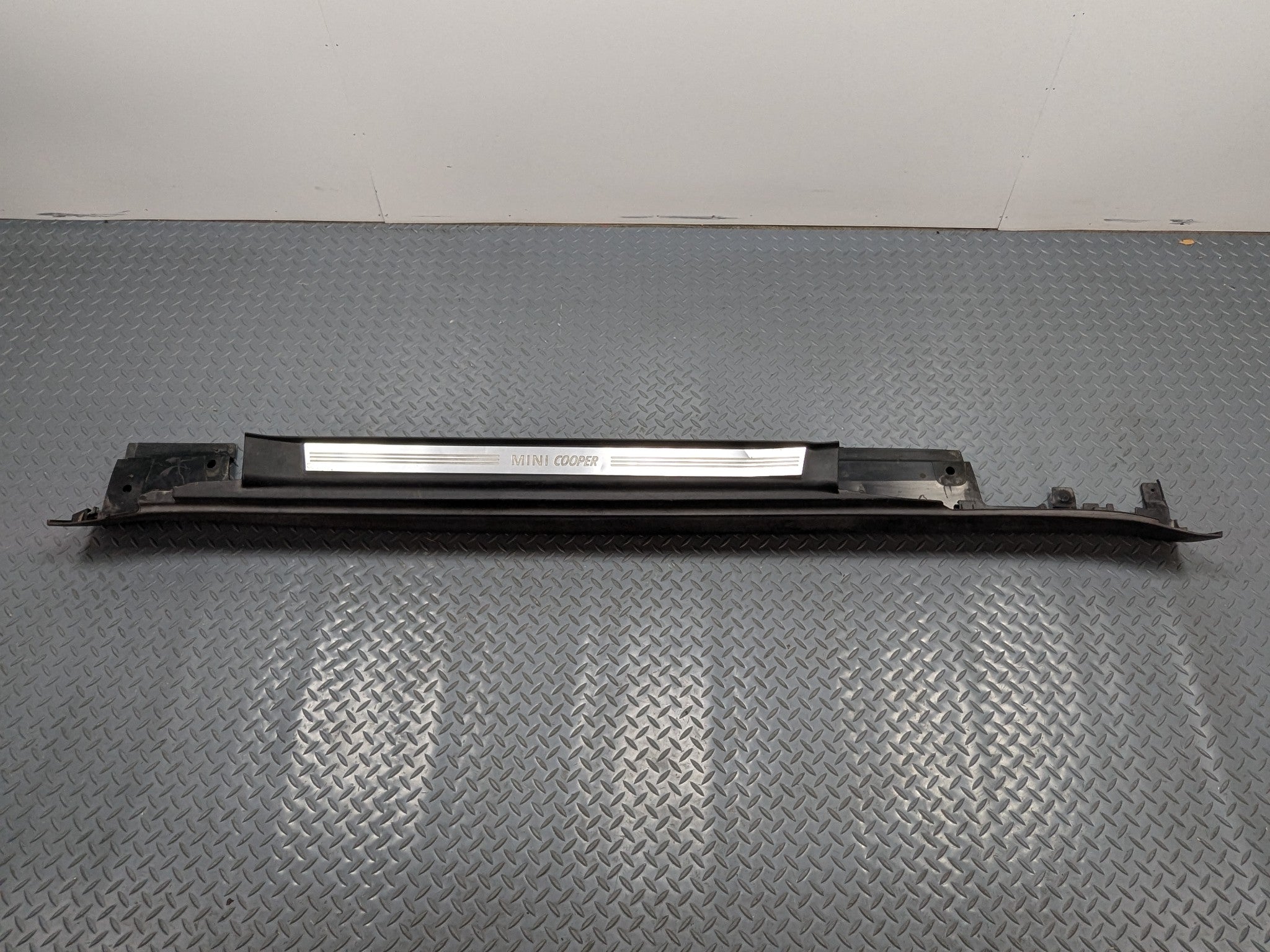 2006 - 2013 OEM MINI COOPER LEFT DRIVER SIDE ROCKER PANEL MOLDING