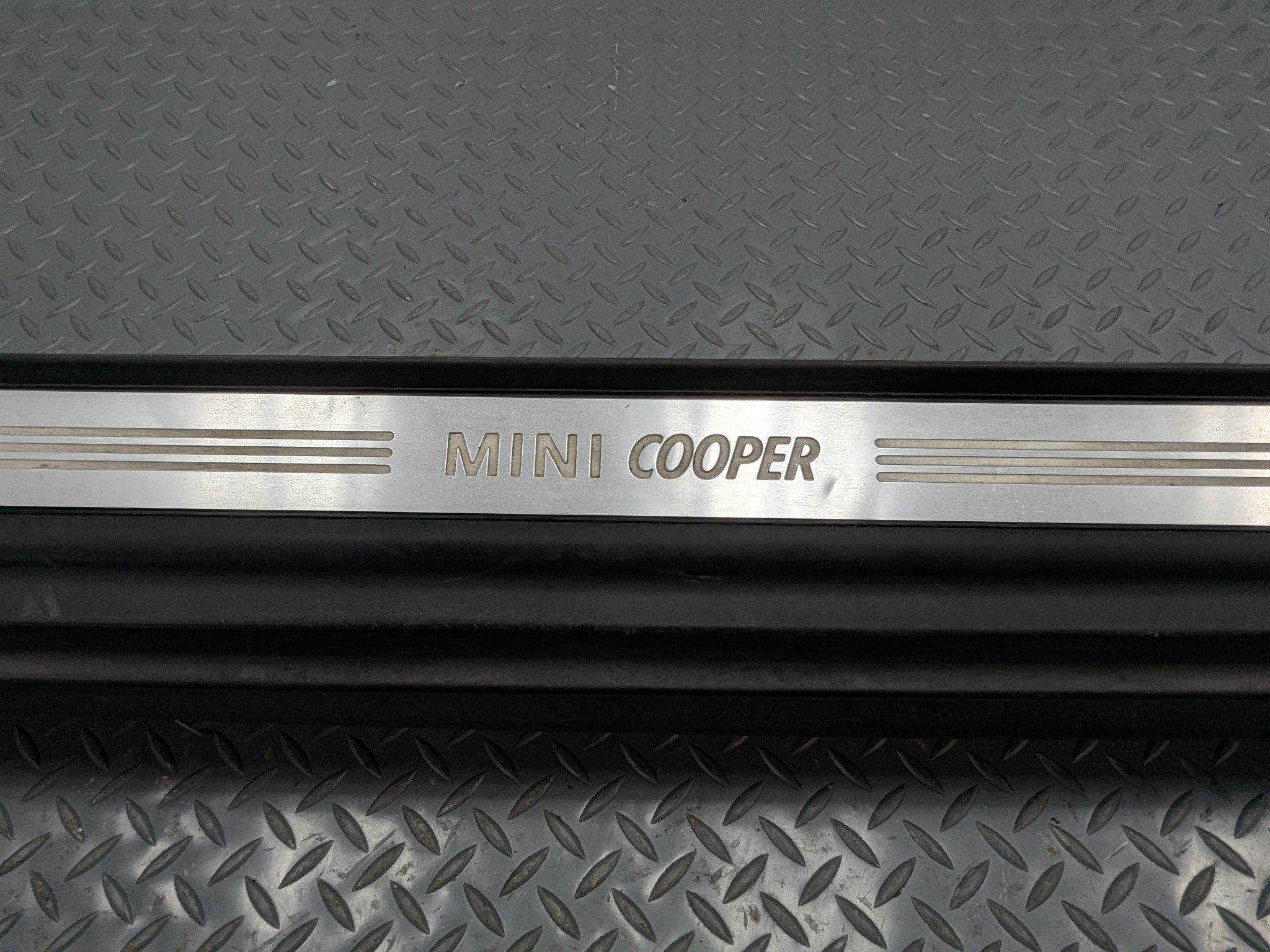 2006 - 2013 OEM MINI COOPER LEFT DRIVER SIDE ROCKER PANEL MOLDING