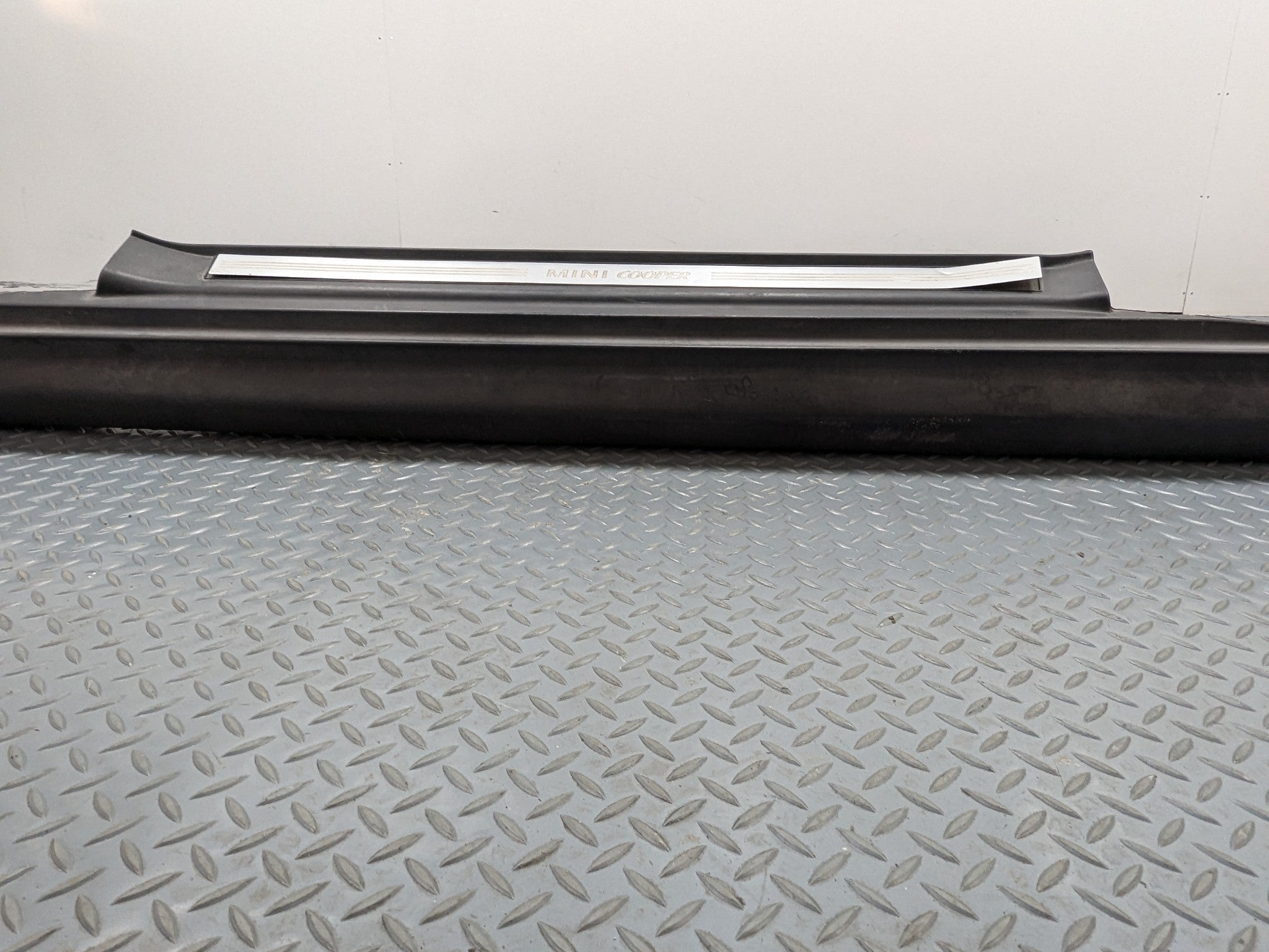 2006 - 2013 OEM MINI COOPER LEFT DRIVER SIDE ROCKER PANEL MOLDING