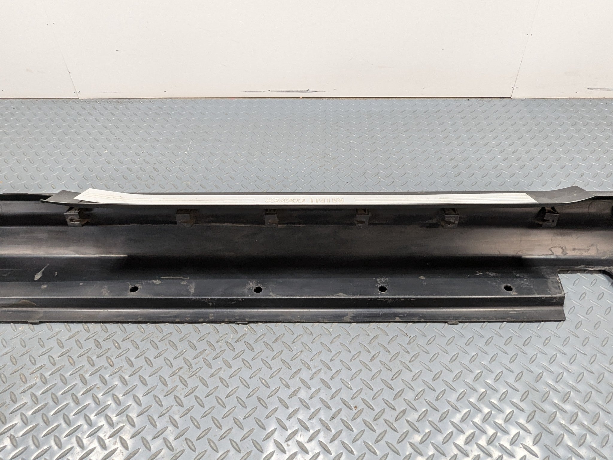 2006 - 2013 OEM MINI COOPER LEFT DRIVER SIDE ROCKER PANEL MOLDING