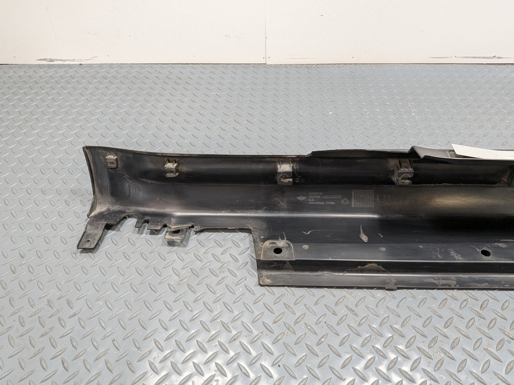 2006 - 2013 OEM MINI COOPER LEFT DRIVER SIDE ROCKER PANEL MOLDING