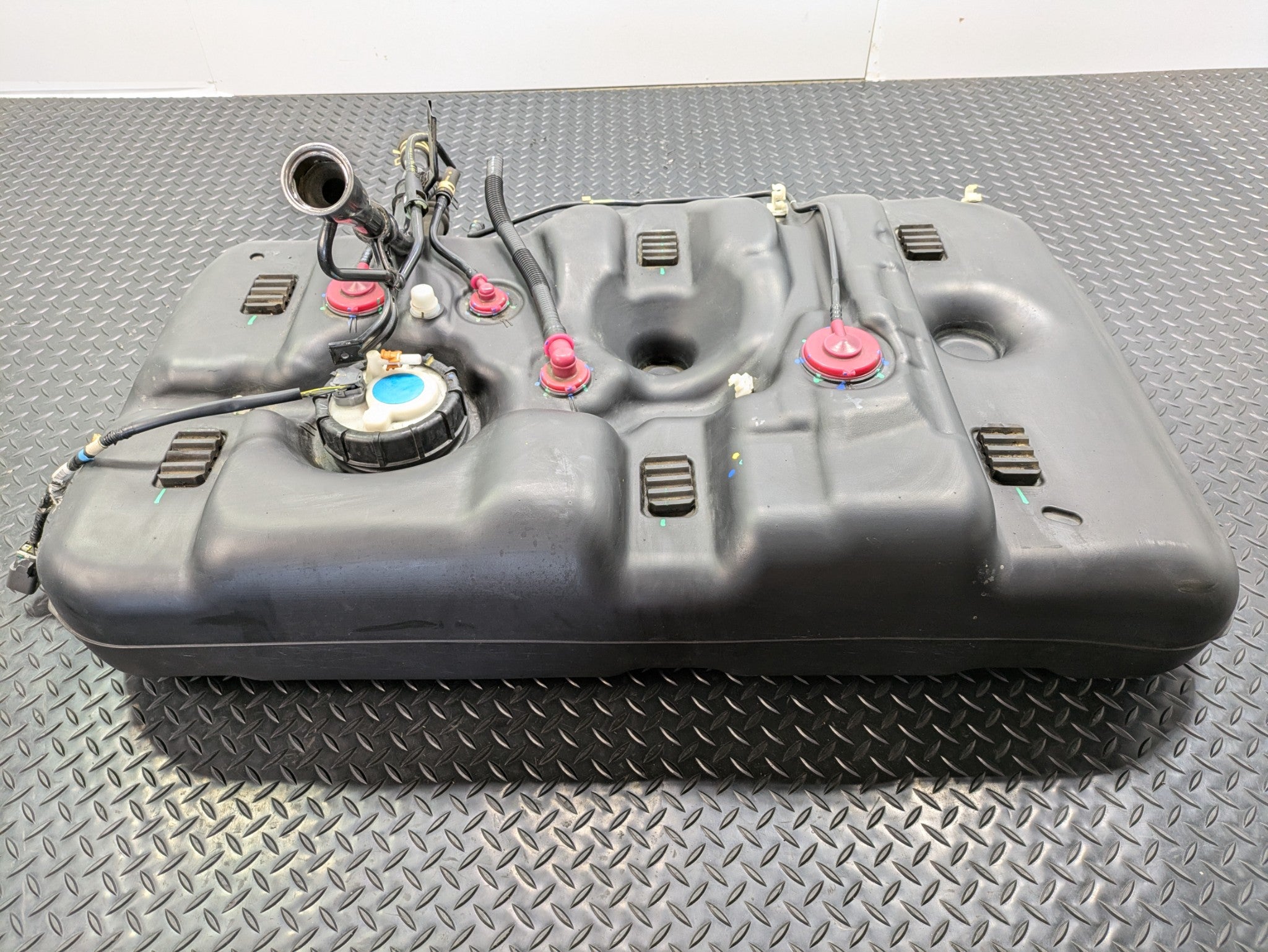 05 - 10 OEM HONDA ODYSSEY FUEL TANK RESERVOIR ASSEMBLY