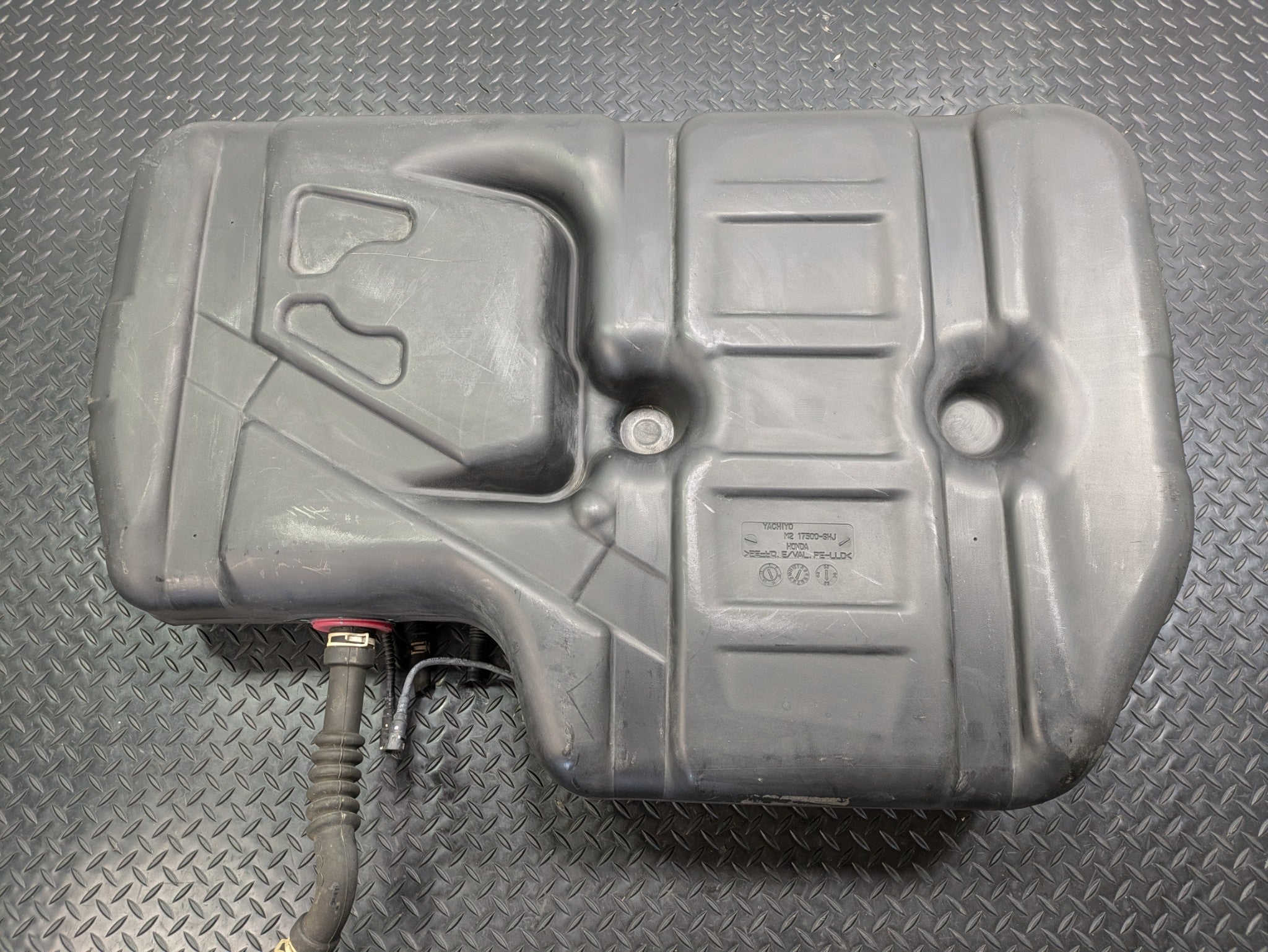 05 - 10 OEM HONDA ODYSSEY FUEL TANK RESERVOIR ASSEMBLY
