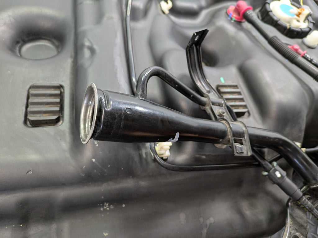 05 - 10 OEM HONDA ODYSSEY FUEL TANK RESERVOIR ASSEMBLY