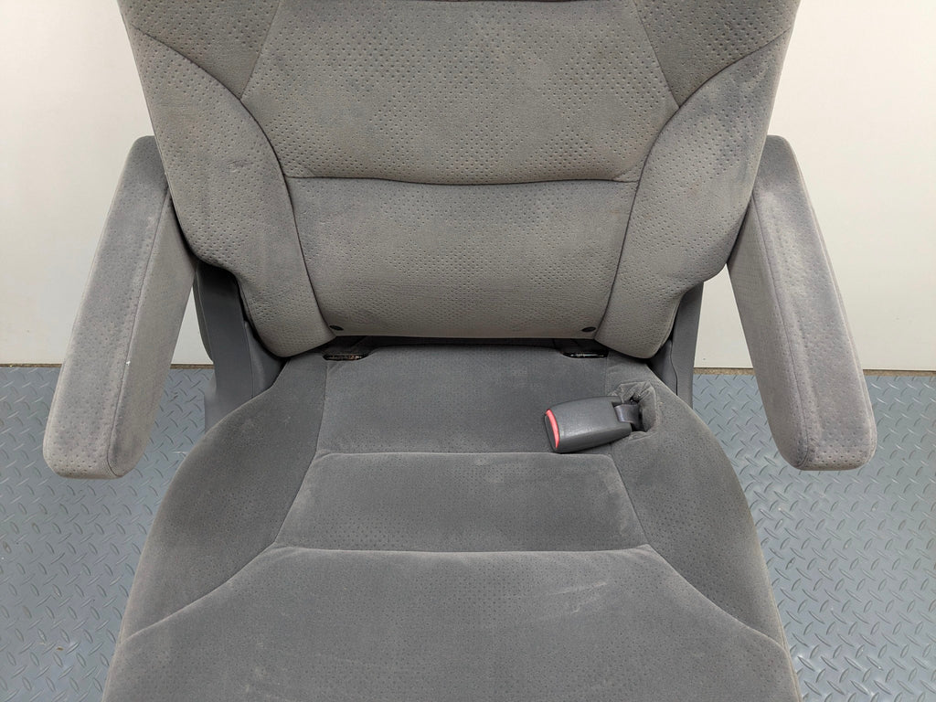 05 - 10 OEM HONDA ODYSSEY REAR RIGHT SIDE SECOND ROW SEAT WITH SEATBELT BUCKLE