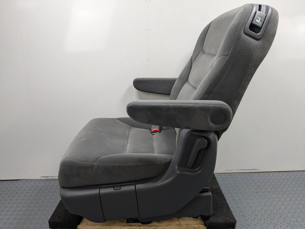 05 - 10 OEM HONDA ODYSSEY REAR LEFT SIDE SECOND ROW SEAT WITH SEATBELT BUCKLE