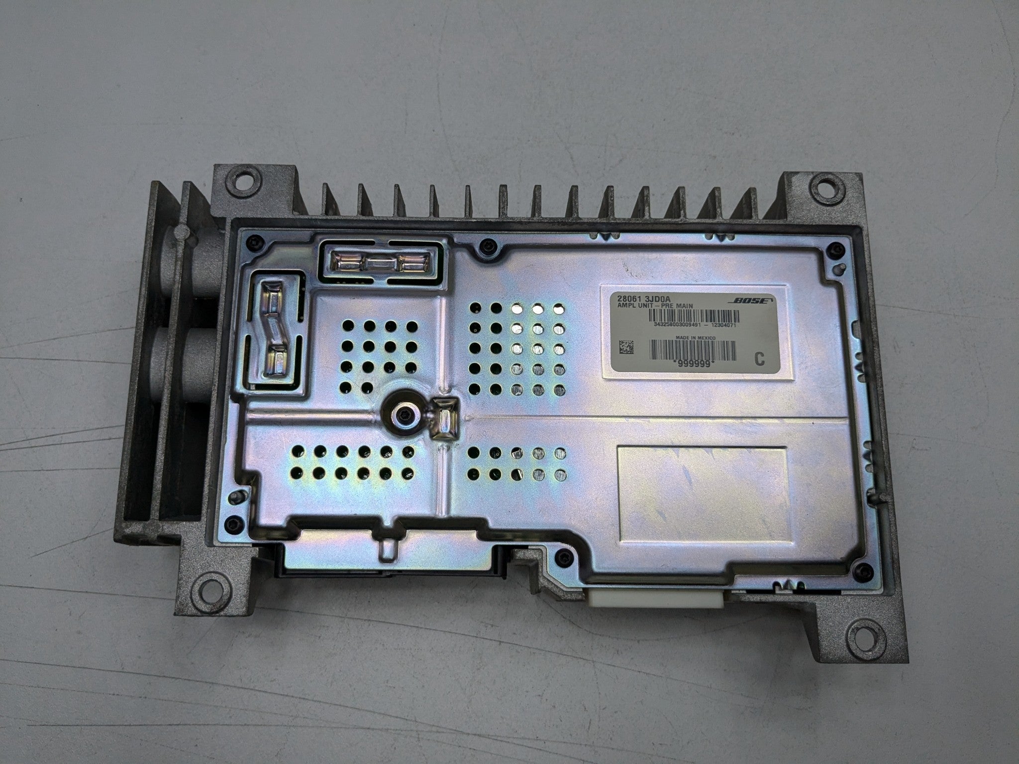 2013 OEM INFINITI JX35 AUDIO EQUIPMENT RADIO AMPLIFIER UNDER 3RD ROW SEAT FITS
