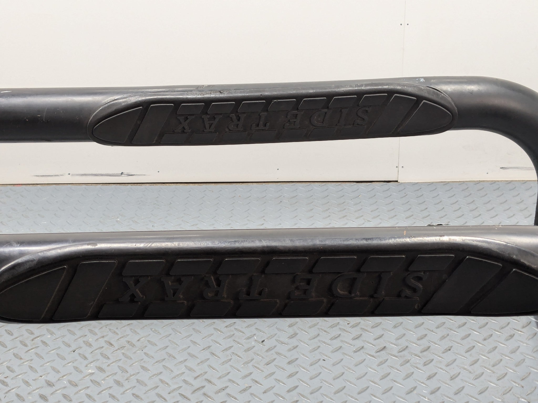 00 - 04 OEM TOYOTA TUNDRA LEFT AND RIGHT SIDE RUNNING BOARD STEP BAR ASSEMBLY