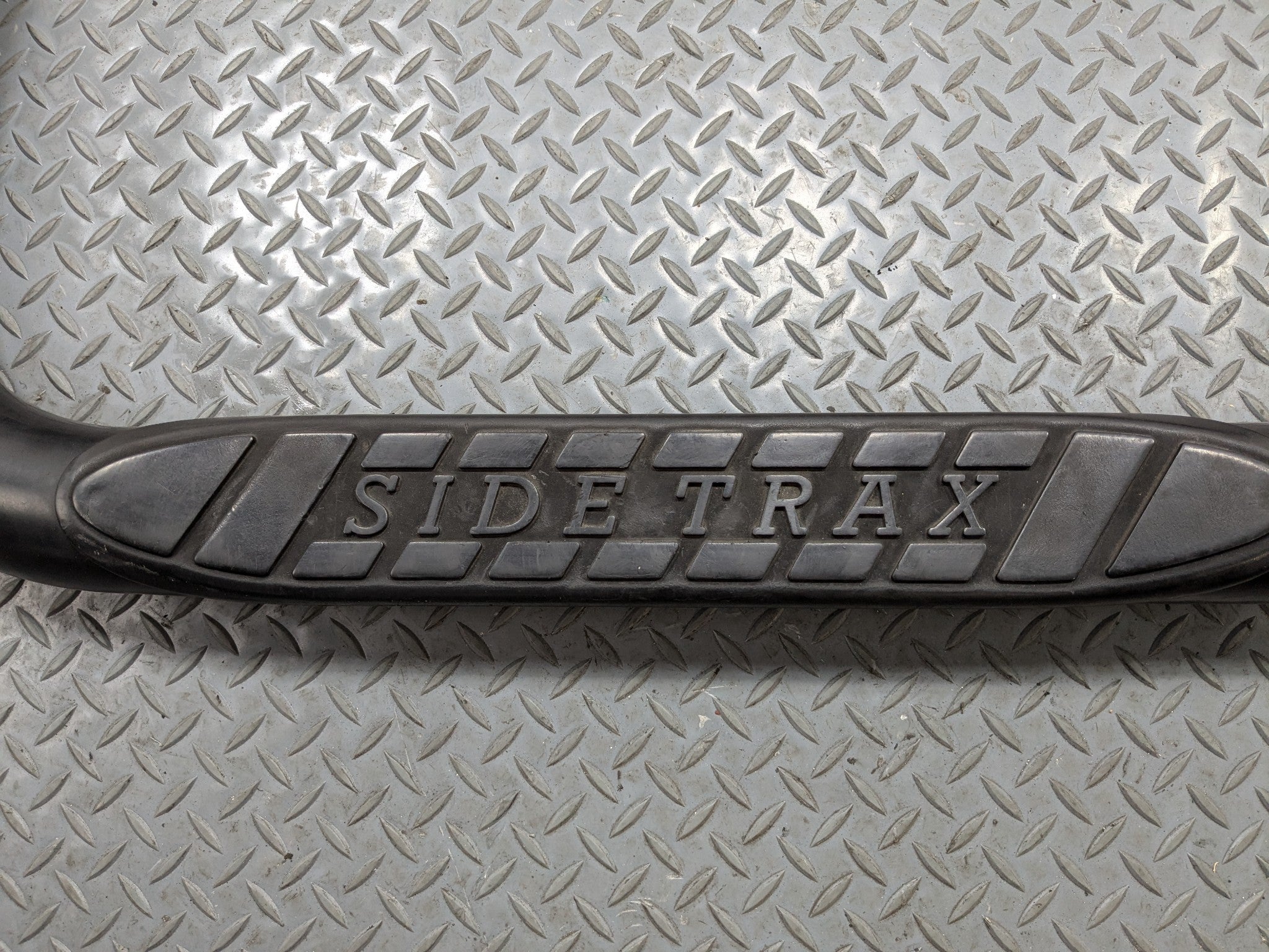 00 - 04 OEM TOYOTA TUNDRA LEFT AND RIGHT SIDE RUNNING BOARD STEP BAR ASSEMBLY