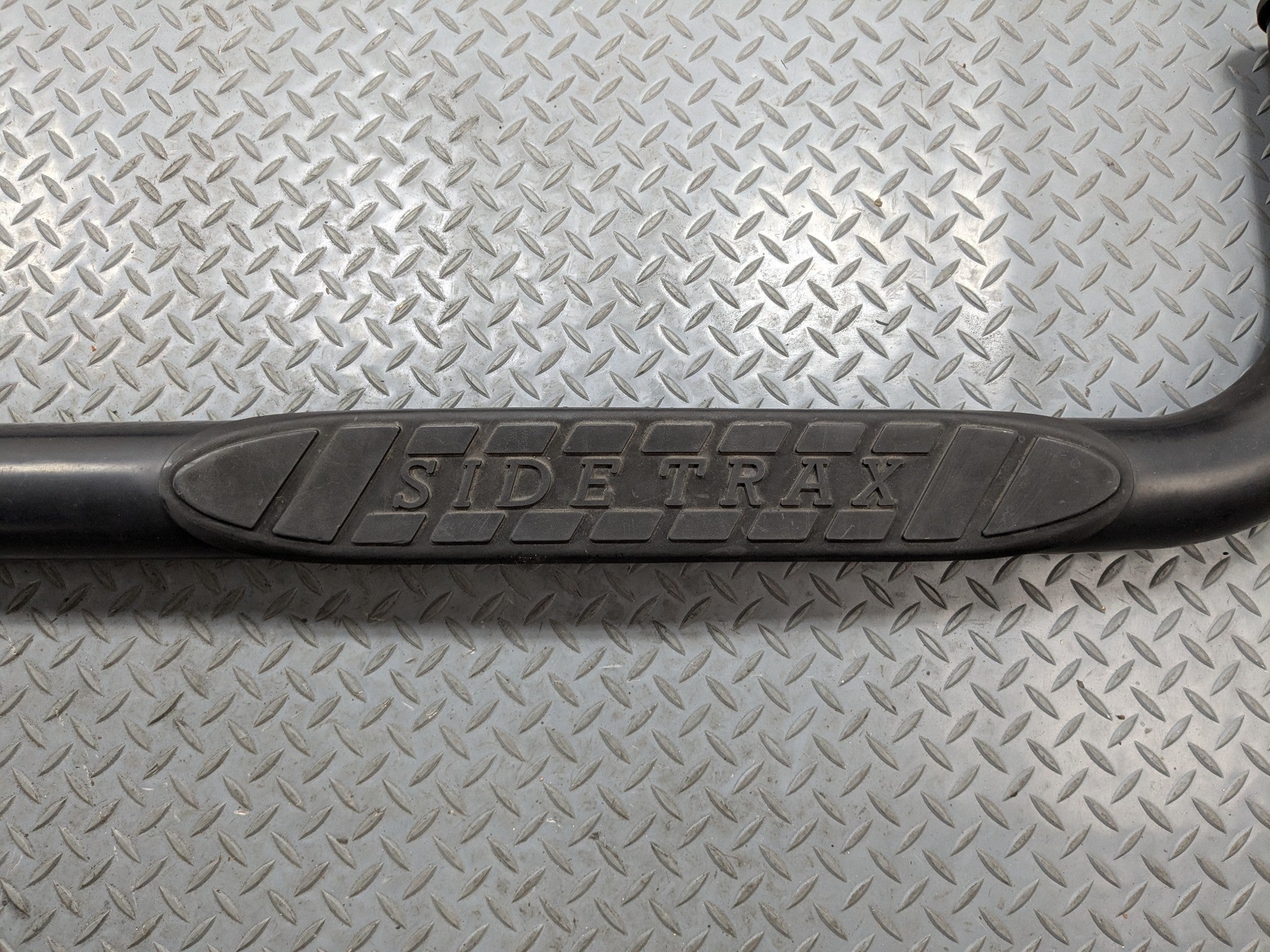 00 - 04 OEM TOYOTA TUNDRA LEFT AND RIGHT SIDE RUNNING BOARD STEP BAR ASSEMBLY