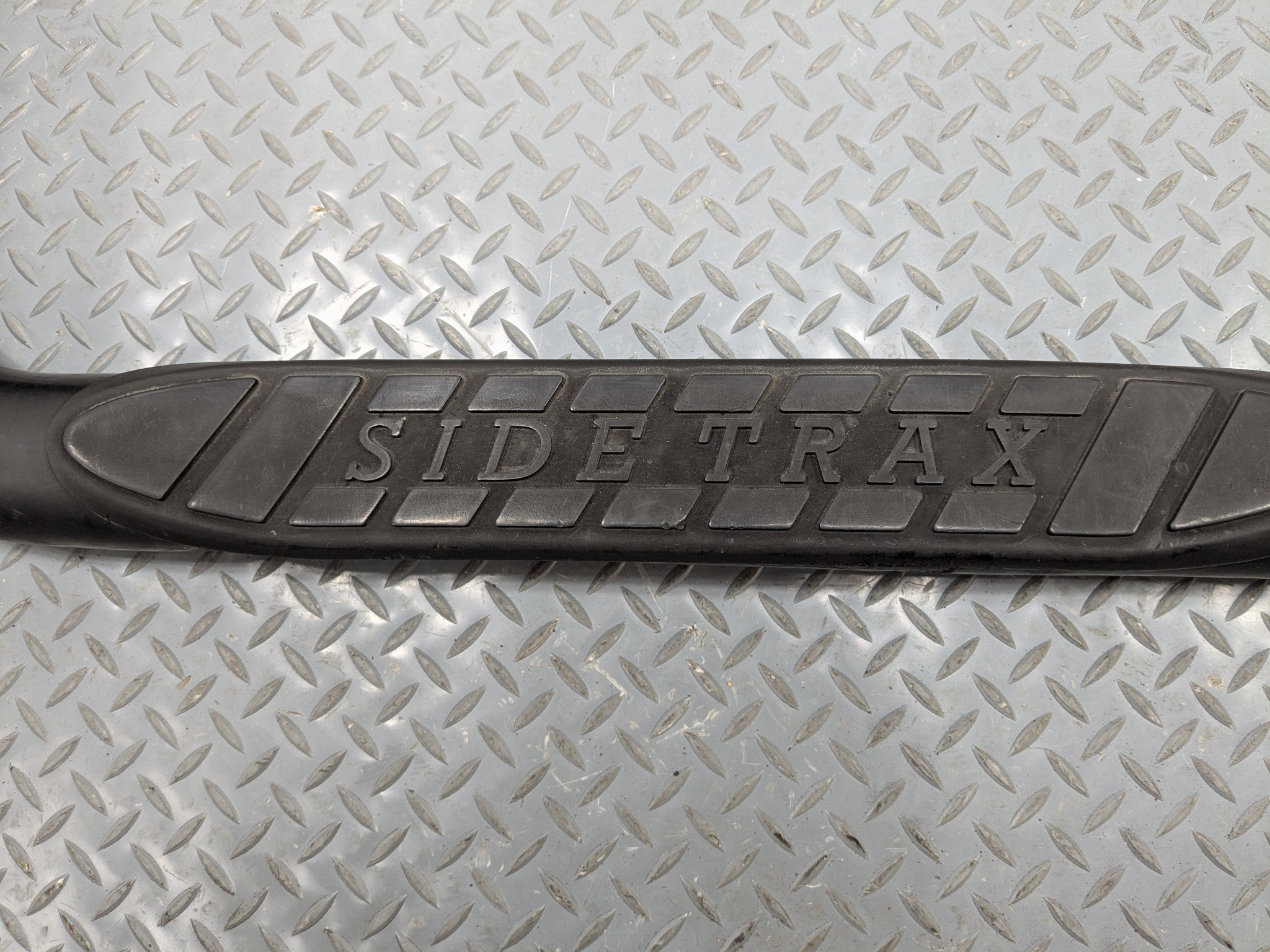 00 - 04 OEM TOYOTA TUNDRA LEFT AND RIGHT SIDE RUNNING BOARD STEP BAR ASSEMBLY