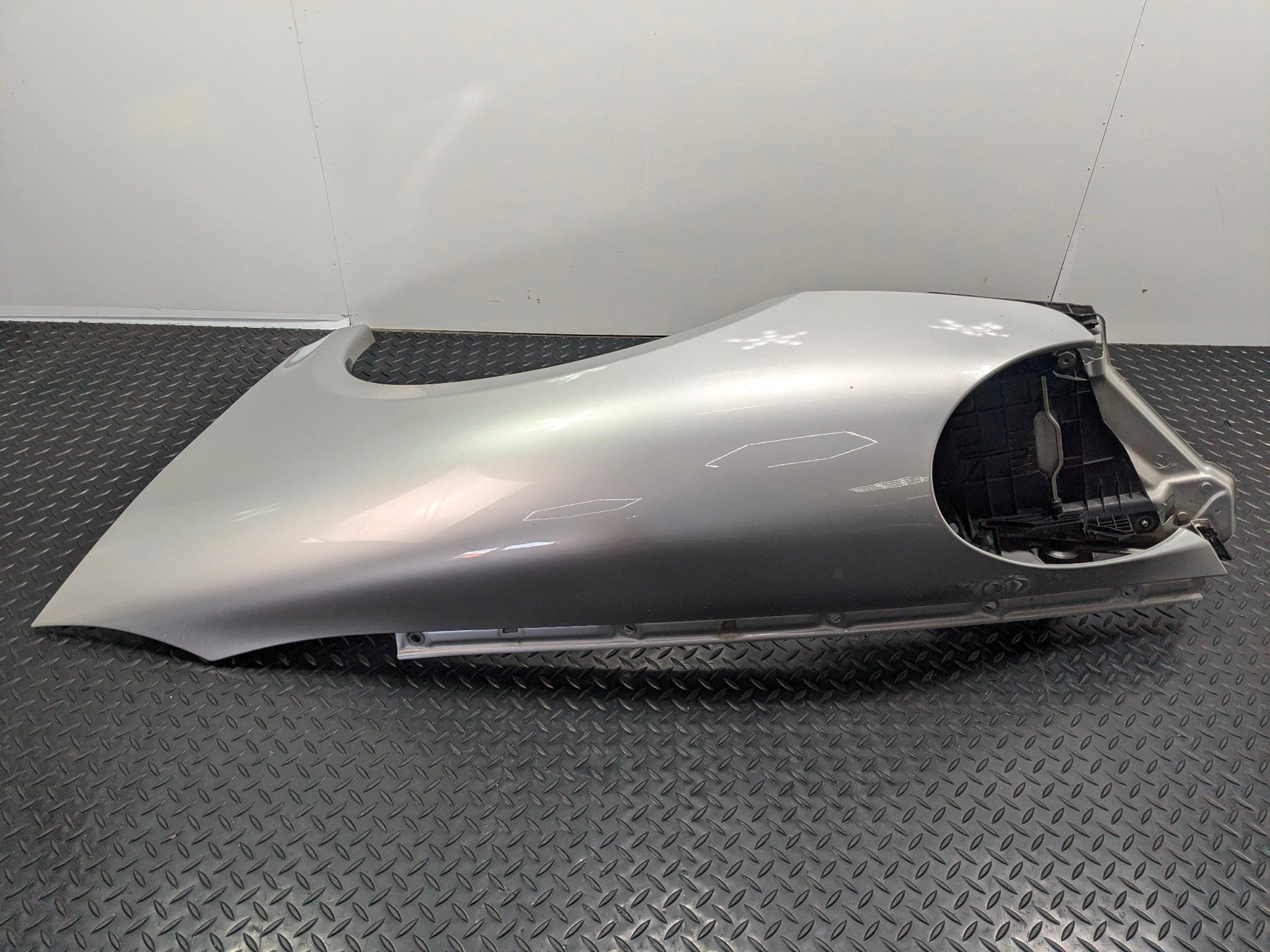 2006 - 2008 OEM PORSCHE CAYMAN FRONT LEFT DRIVER SIDE FENDER COVER PANEL