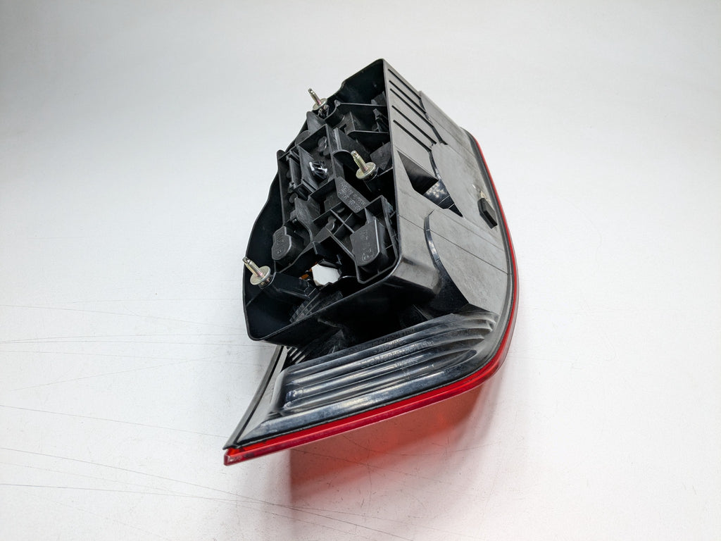 2006 - 2008 OEM PORSCHE CAYMAN REAR RIGHT PASSENGER SIDE TAIL LIGHT ASSEMBLY