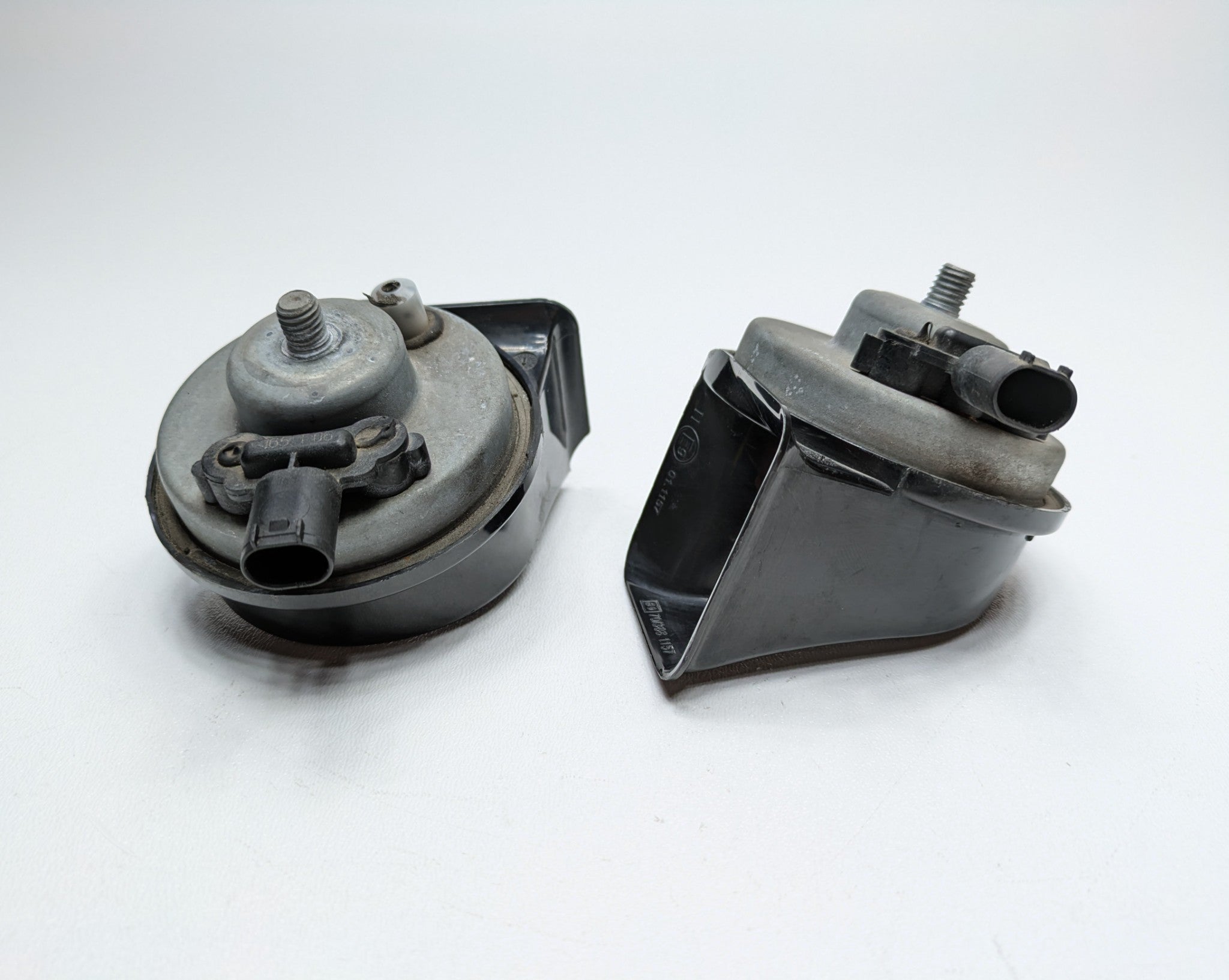 2006 - 2008 OEM PORSCHE CAYMAN FRONT LEFT AND RIGHT HIGH AND LOW TONE HORN SET