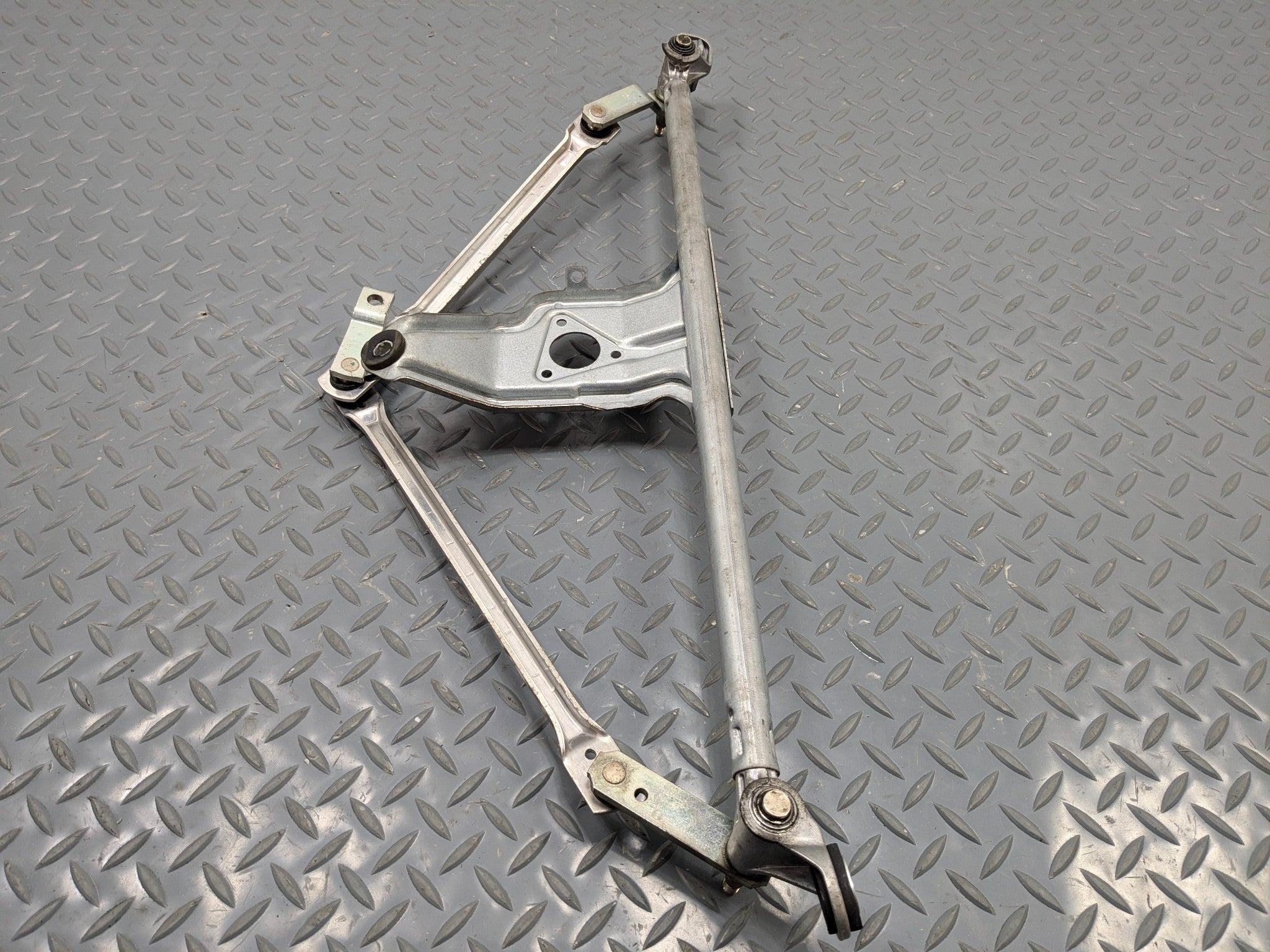 2006 - 2008 OEM PORSCHE CAYMAN FRONT WINDSHIELD WIPER TRANSMISSION LINKAGE