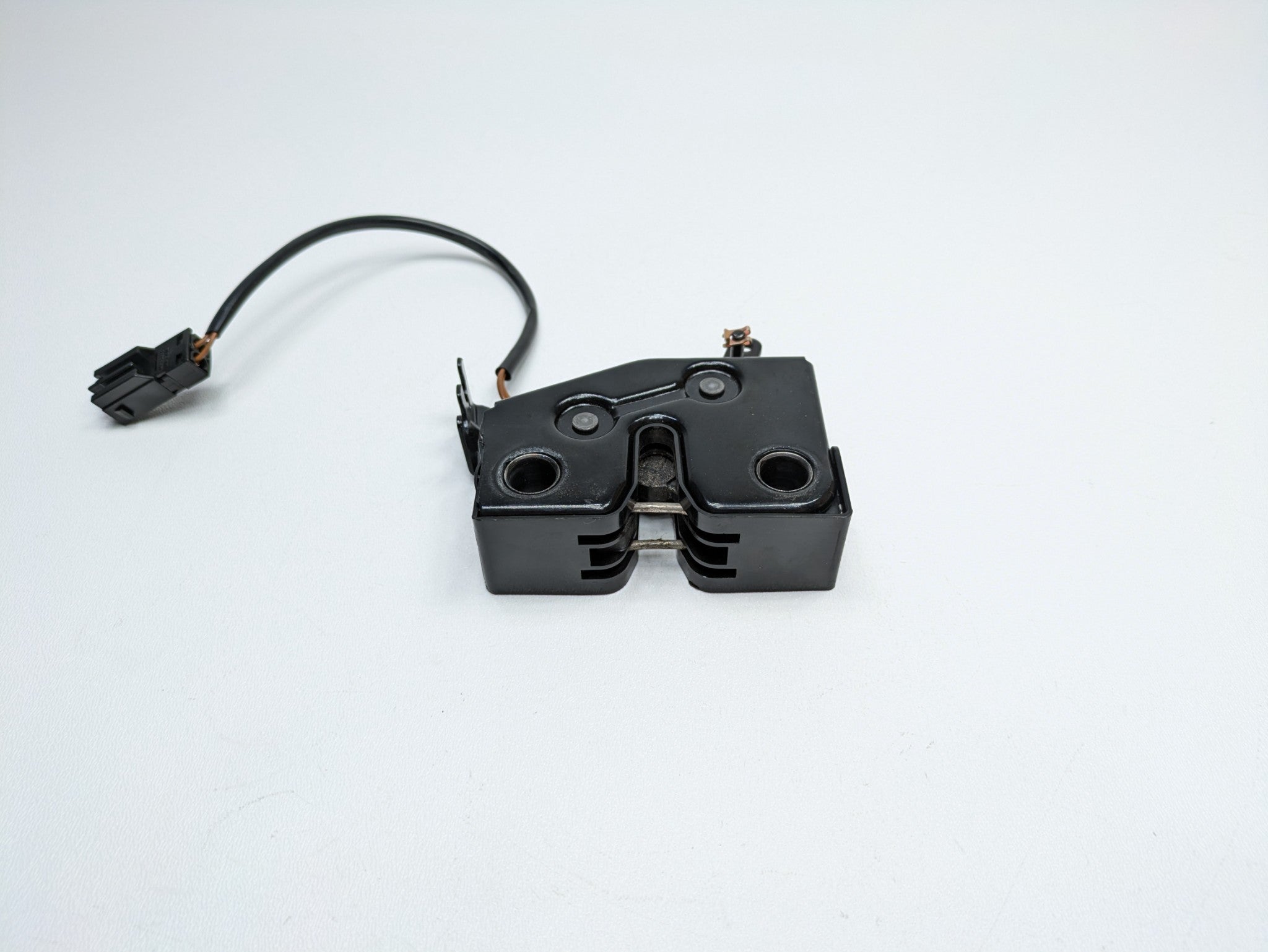 2006 - 2008 OEM PORSCHE CAYMAN REAR TRUNK LID LATCH LOCK ACTUATOR
