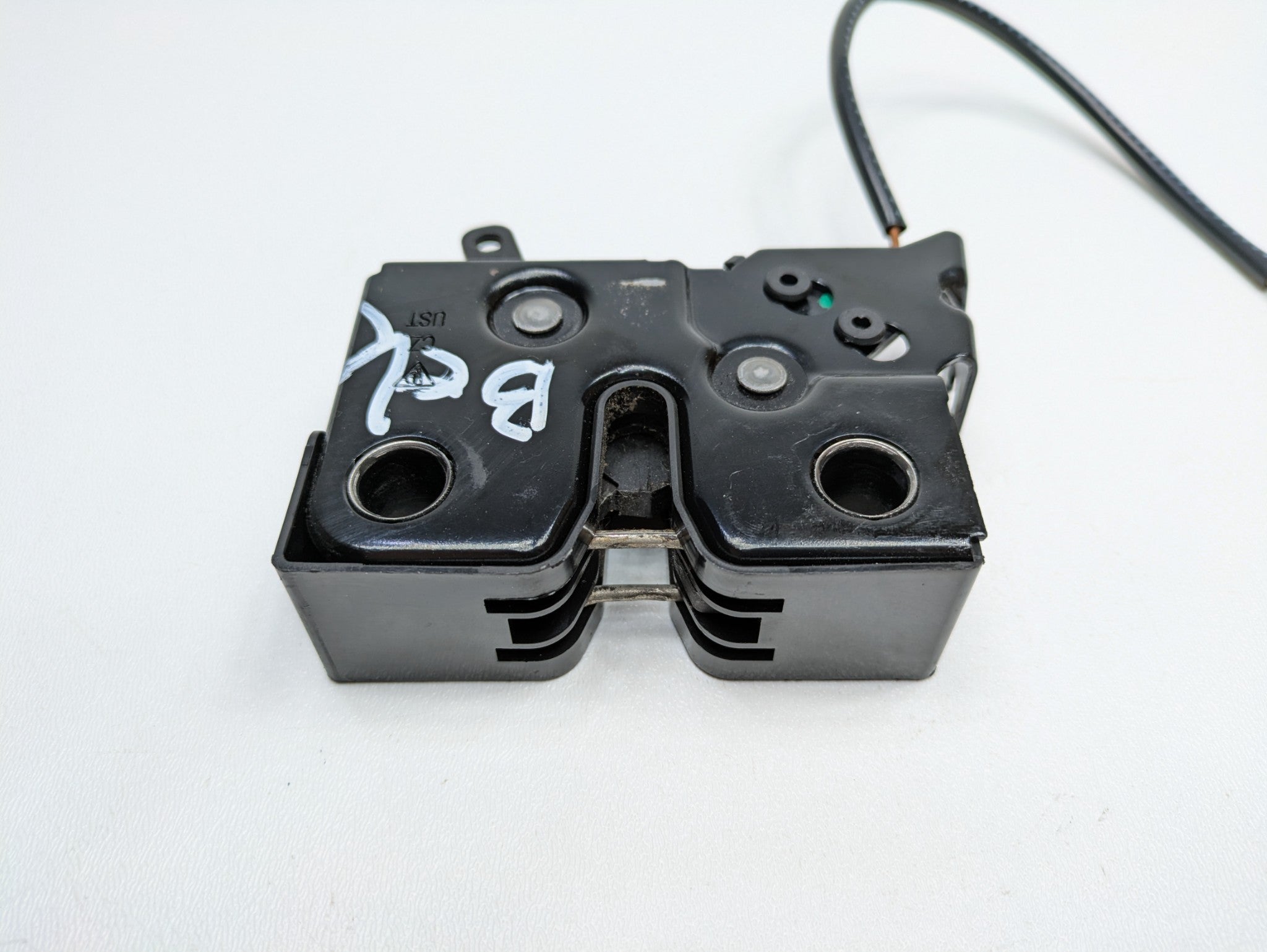 2006 - 2008 OEM PORSCHE CAYMAN REAR TRUNK LID LATCH LOCK ACTUATOR