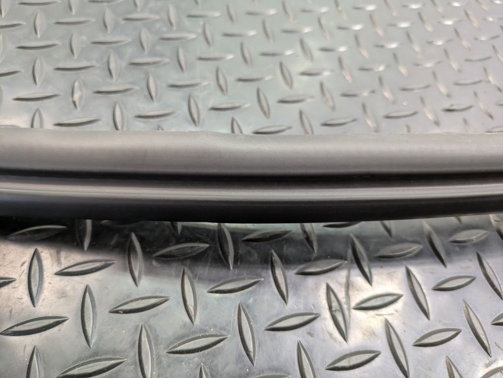 06 - 08 OEM PORSCHE CAYMAN FRONT RIGHT SIDE TRUNK HATCH SEAL WEATHER STRIPPING
