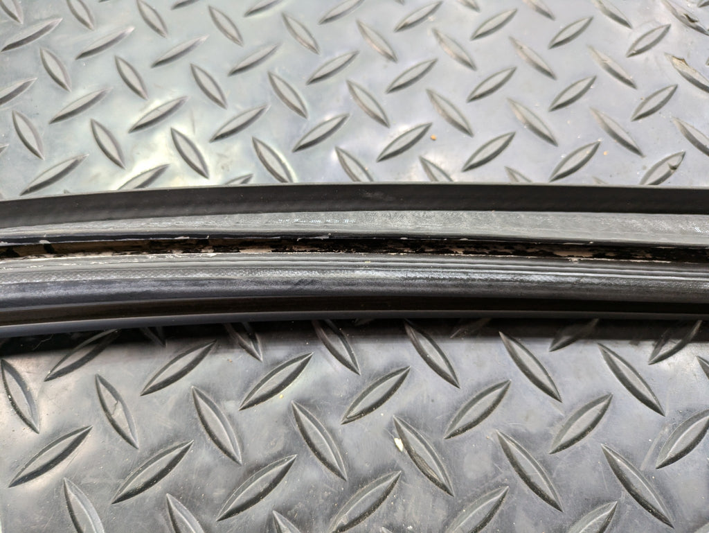 06 - 08 OEM PORSCHE CAYMAN FRONT RIGHT SIDE TRUNK HATCH SEAL WEATHER STRIPPING