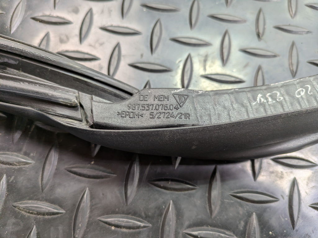 06 - 08 OEM PORSCHE CAYMAN FRONT RIGHT SIDE TRUNK HATCH SEAL WEATHER STRIPPING