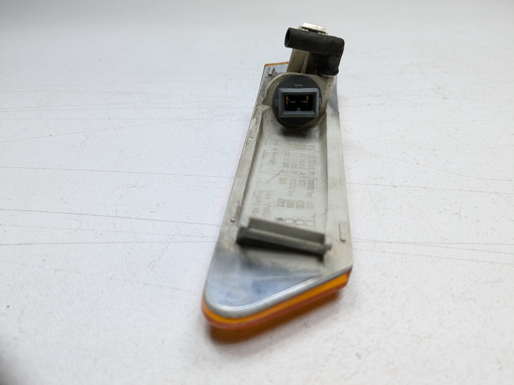 2006 - 2008 OEM PORSCHE CAYMAN FRONT LEFT DRIVER SIDE TURN SIGNAL MARKER LIGHT