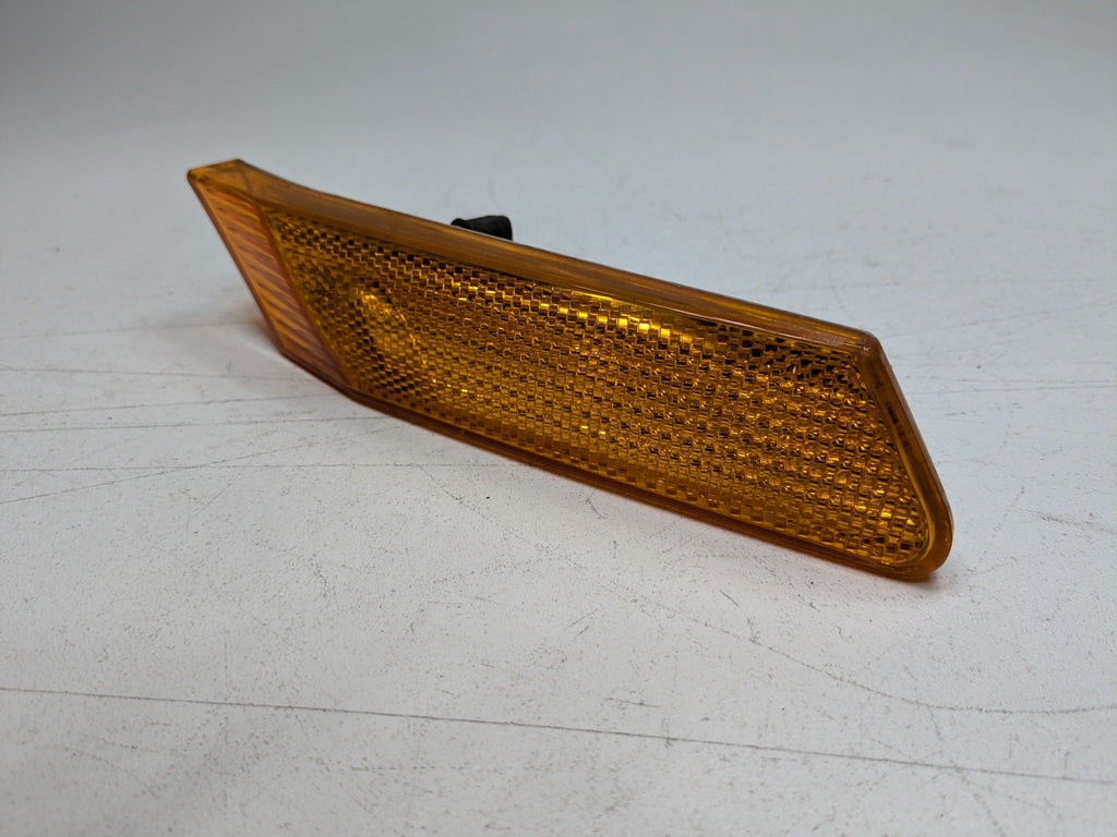 06 - 08 OEM PORSCHE CAYMAN FRONT RIGHT PASSENGER SIDE TURN SIGNAL MARKER LIGHT
