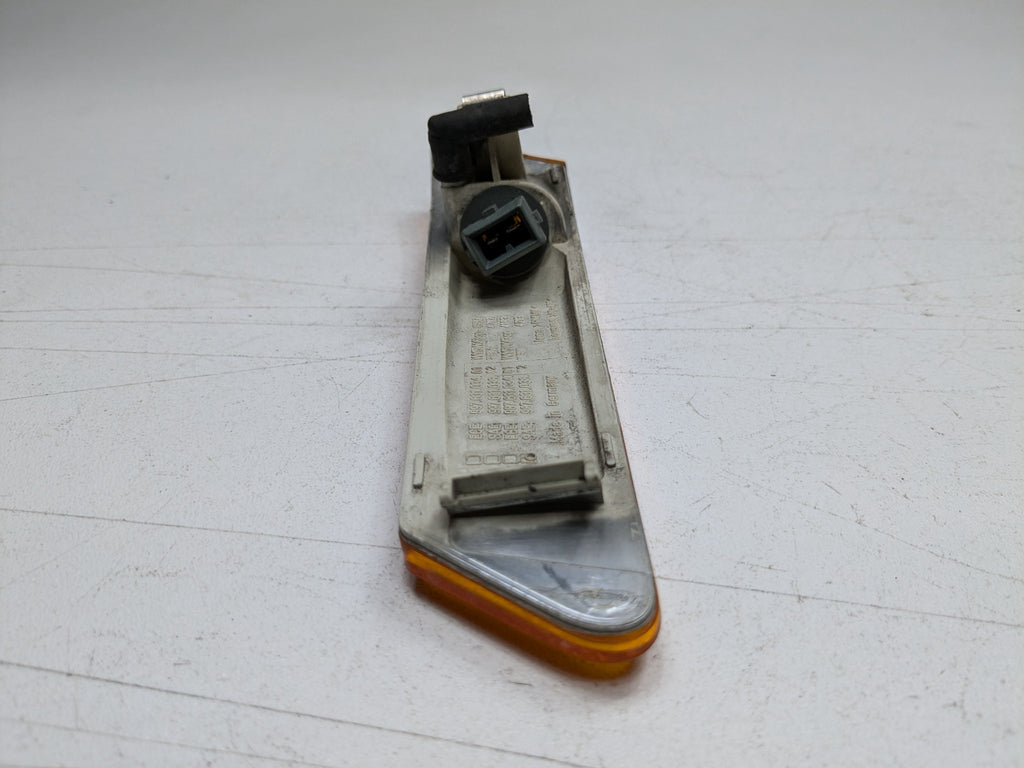06 - 08 OEM PORSCHE CAYMAN FRONT RIGHT PASSENGER SIDE TURN SIGNAL MARKER LIGHT