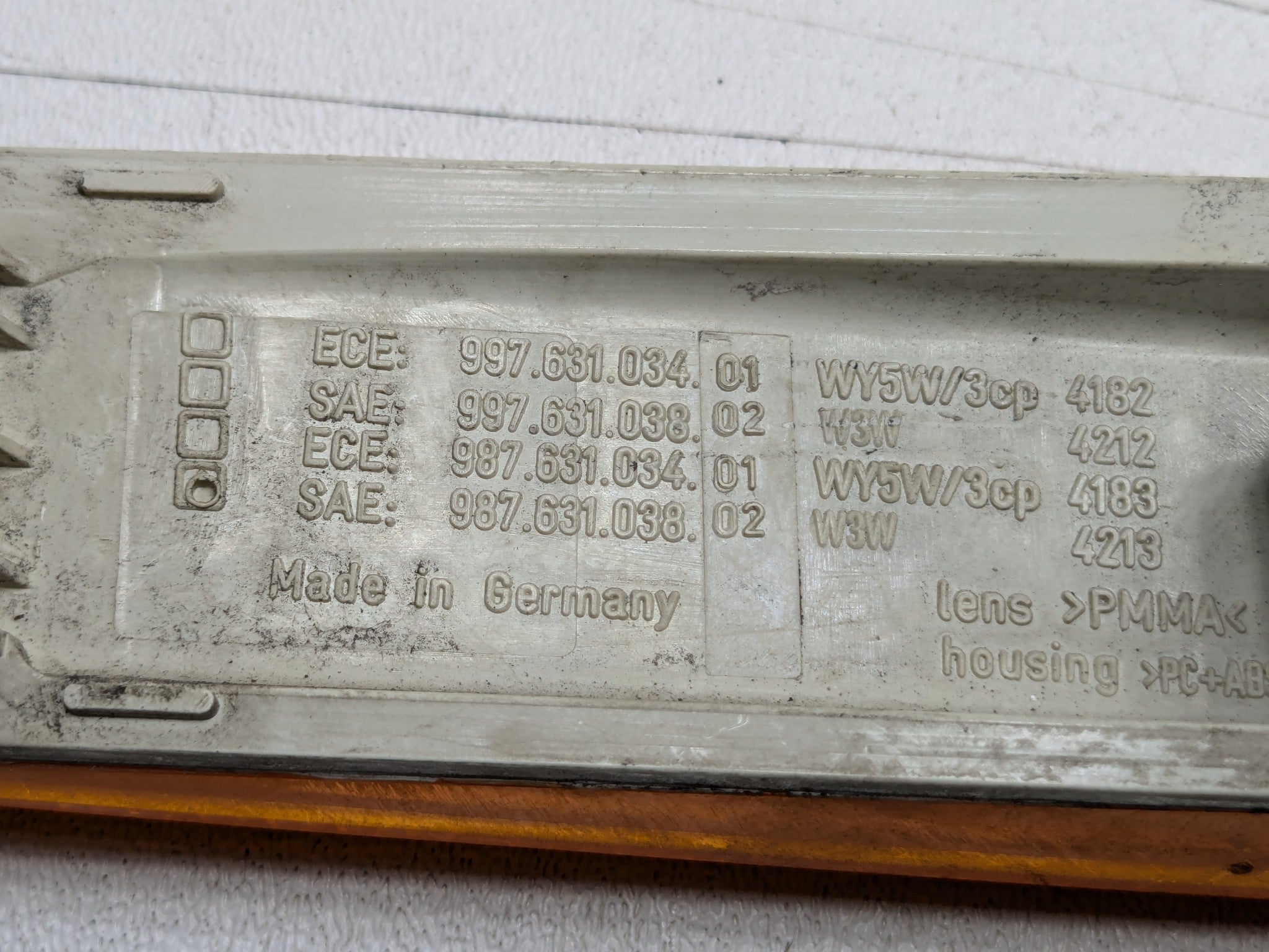 06 - 08 OEM PORSCHE CAYMAN FRONT RIGHT PASSENGER SIDE TURN SIGNAL MARKER LIGHT