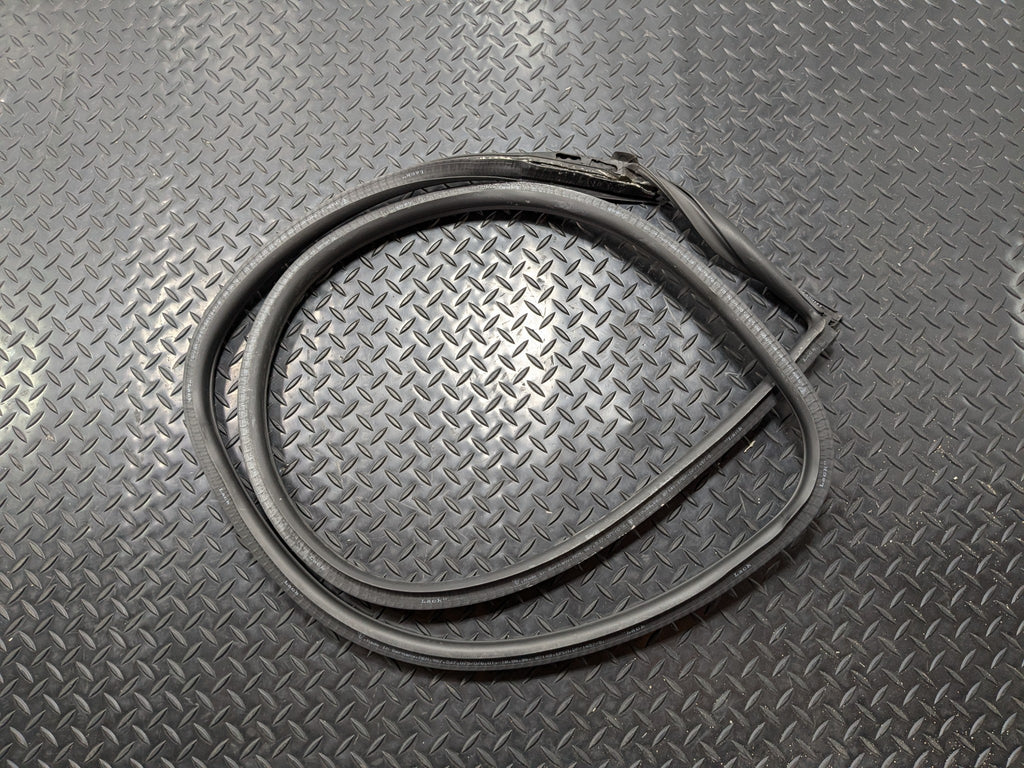 2006 - 2008 OEM PORSCHE CAYMAN LEFT DRIVER DOOR WEATHER STRIP SEAL RUBBER