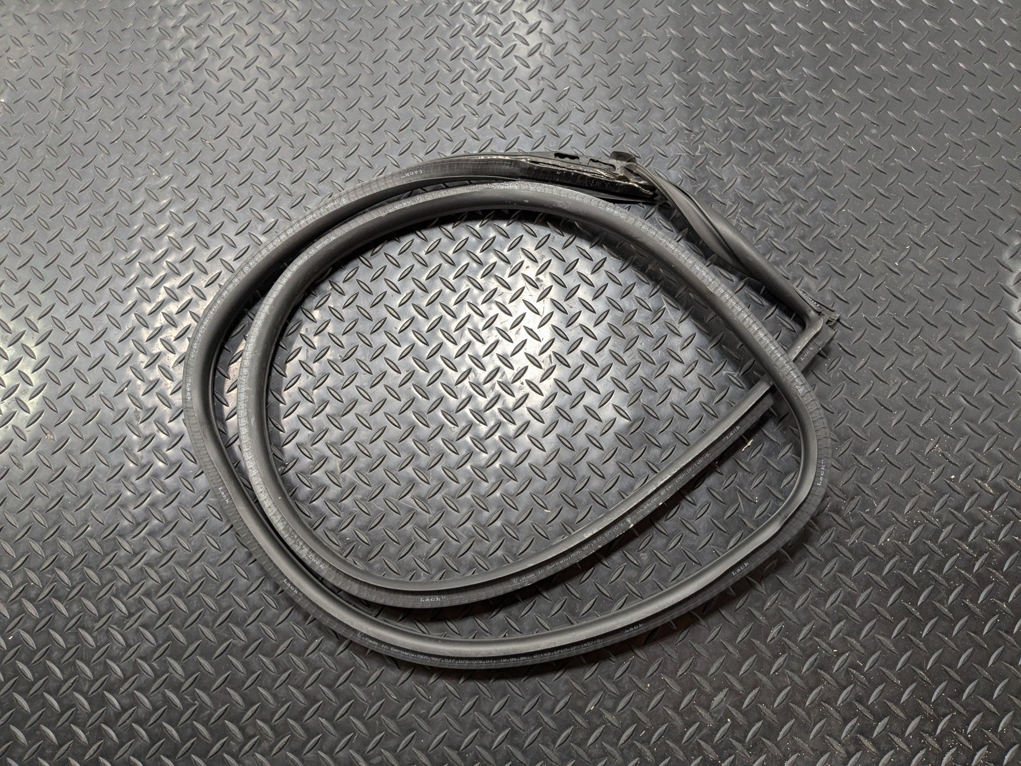 2006 - 2008 OEM PORSCHE CAYMAN LEFT DRIVER DOOR WEATHER STRIP SEAL RUBBER