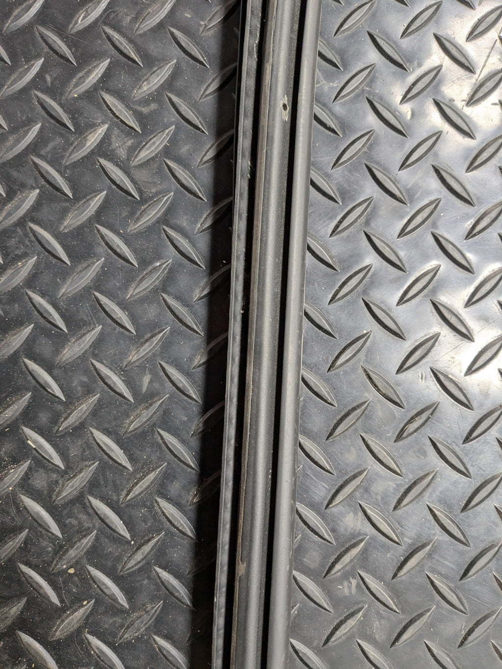2006 - 2008 OEM PORSCHE CAYMAN LEFT DRIVER DOOR WEATHER STRIP SEAL RUBBER